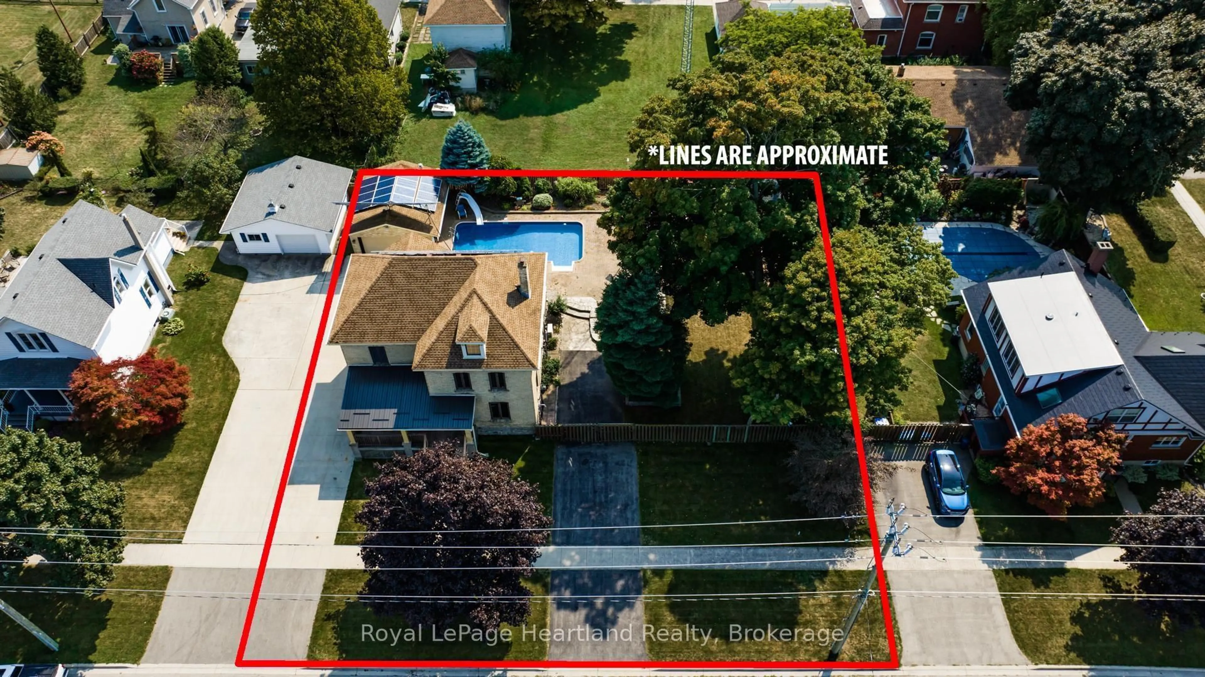 A pic from outside/outdoor area/front of a property/back of a property/a pic from drone, street for 123 ELGIN Ave, Goderich Ontario N7A 2E4