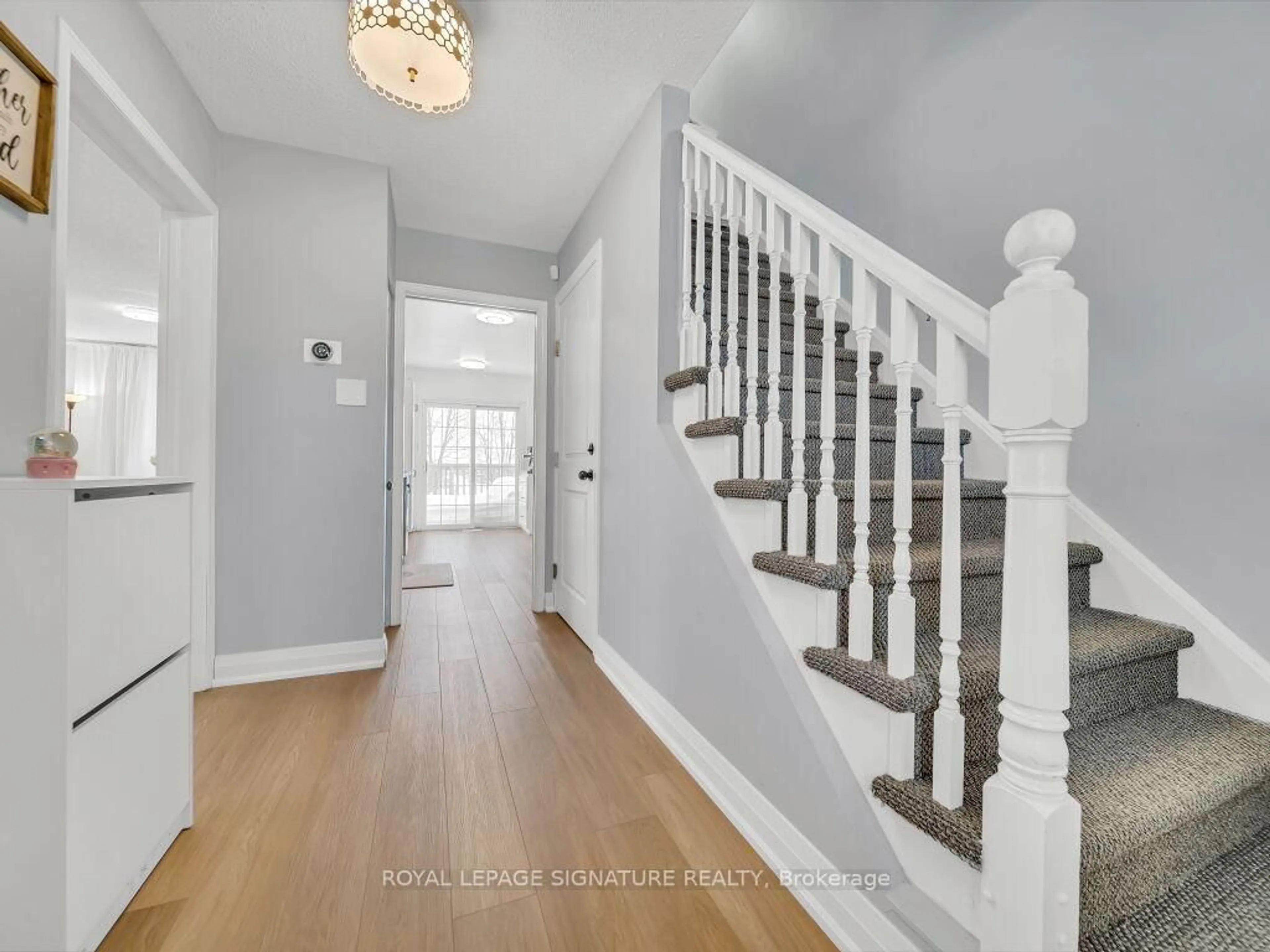 Indoor entryway for 34 Windflower Dr, Kitchener Ontario N2E 3L3