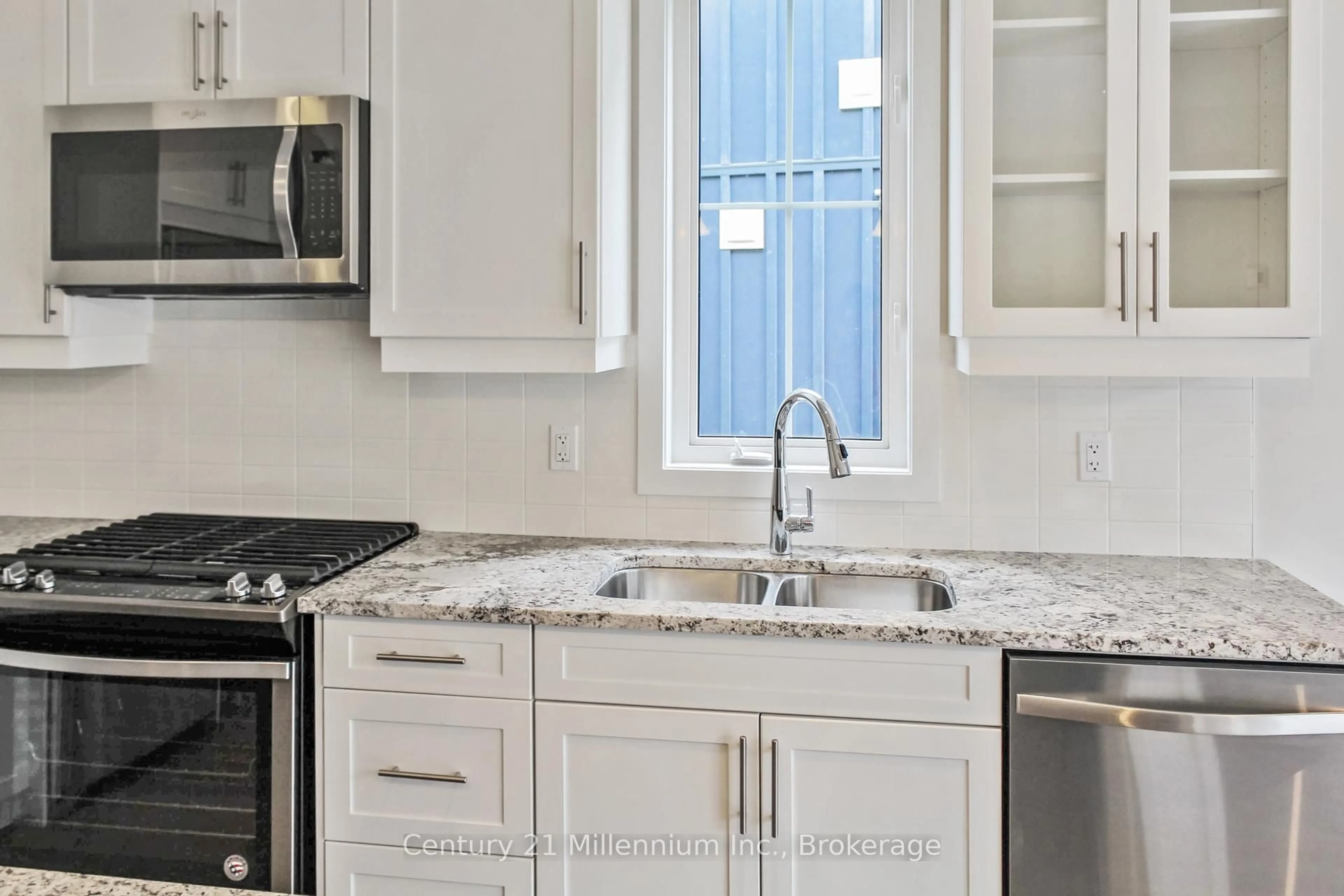 Standard kitchen, ceramic/tile floor for 359 YELLOW BIRCH Cres, Blue Mountains Ontario L9Y 0Y5