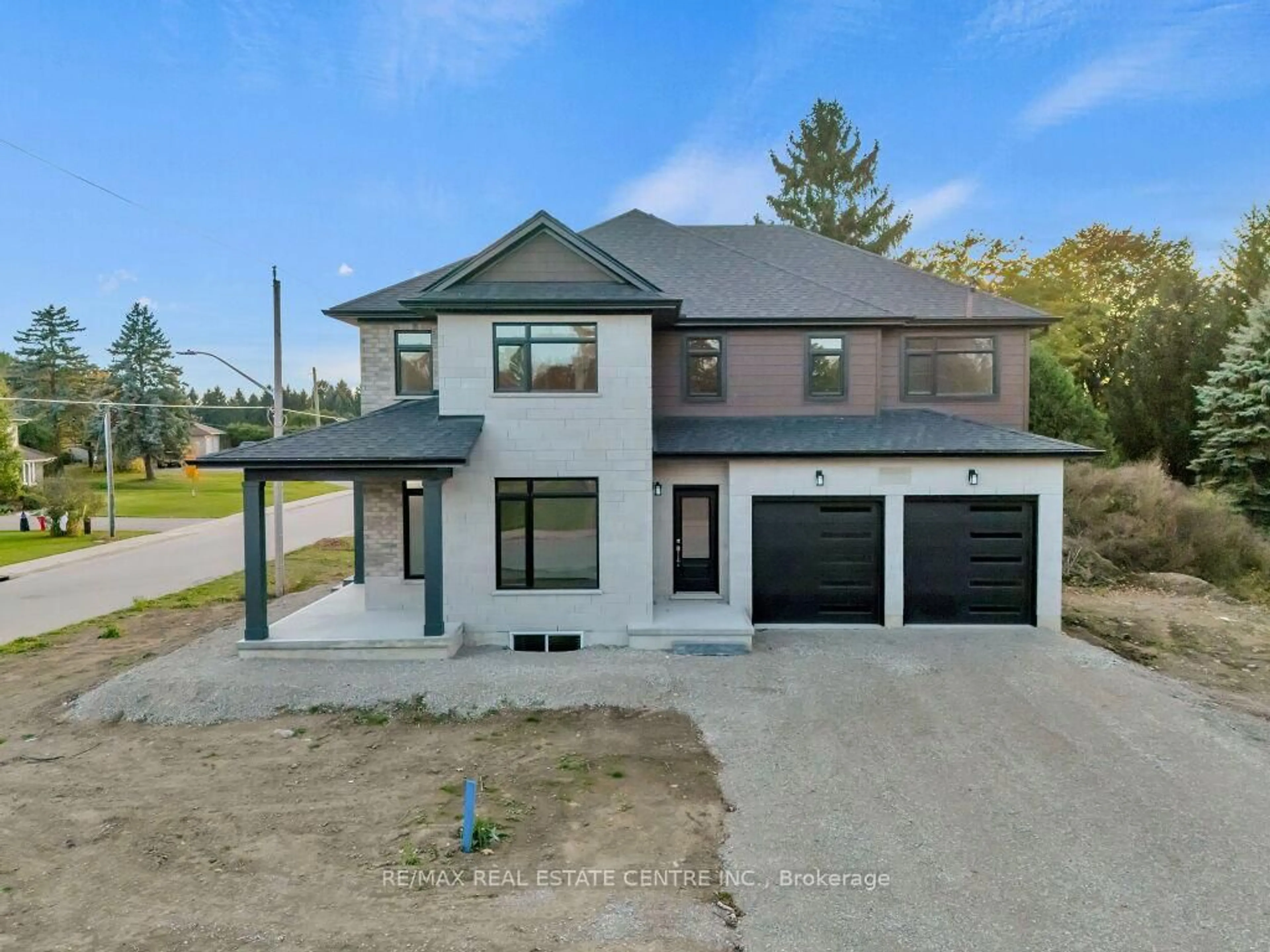 A pic from outside/outdoor area/front of a property/back of a property/a pic from drone, street for 4 Elm St, Ingersoll Ontario N5C 1R8