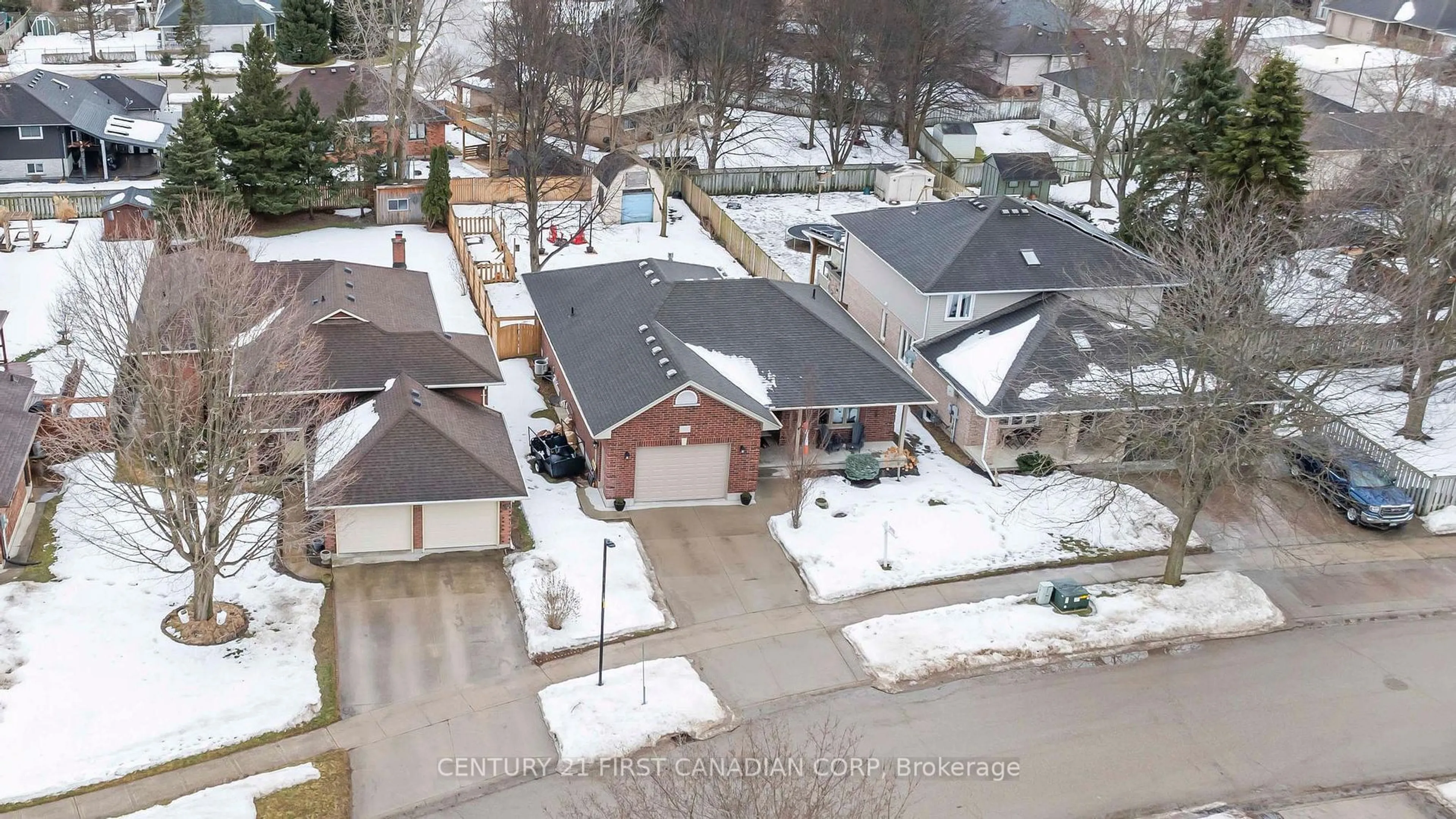 A pic from outside/outdoor area/front of a property/back of a property/a pic from drone, street for 16 Moffatt Lane, Strathroy-Caradoc Ontario N7G 3Z8