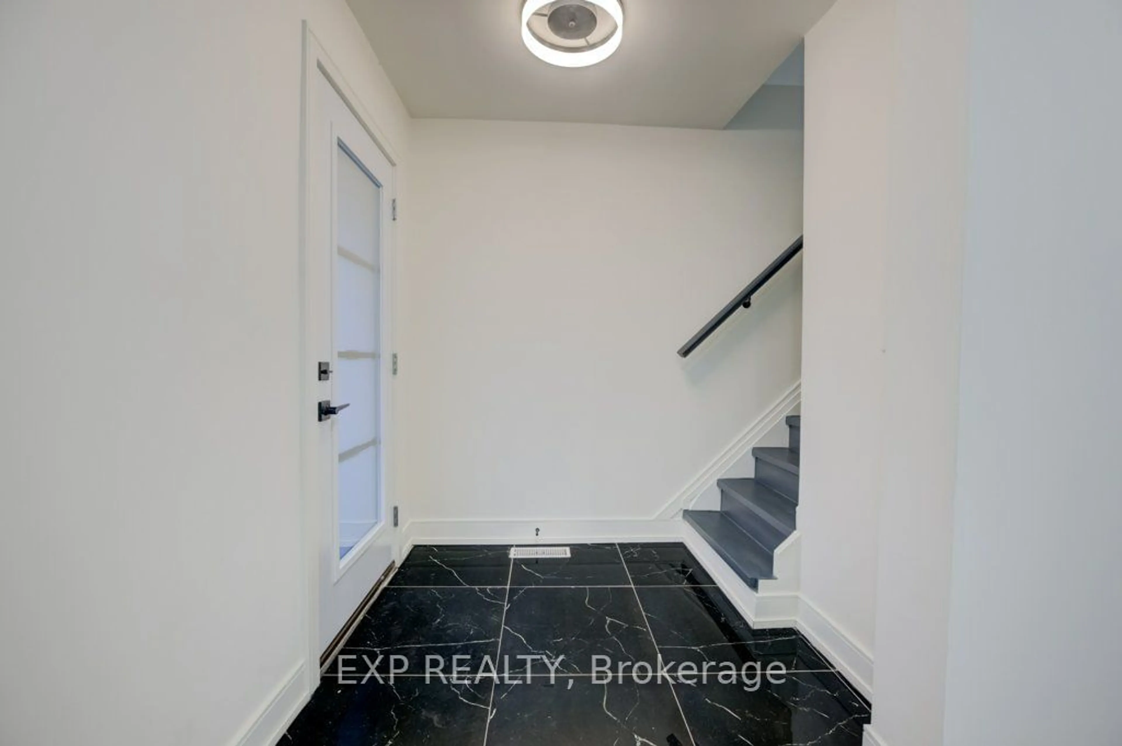 Indoor entryway for 145 Gage Ave, Hamilton Ontario L8L 6Z8