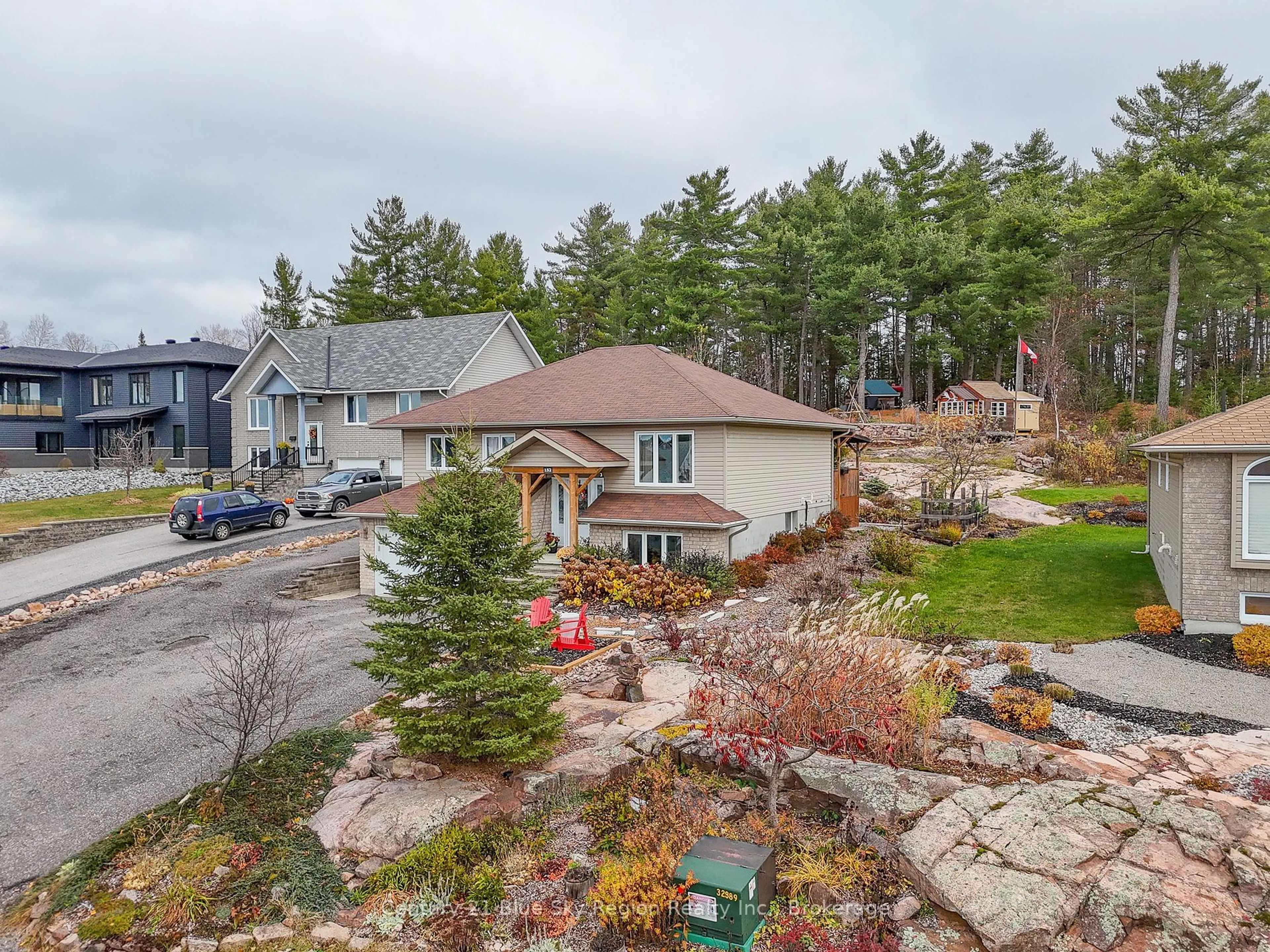 A pic from outside/outdoor area/front of a property/back of a property/a pic from drone, unknown for 152 FAIRWAY Dr, Callander Ontario P0H 1H0