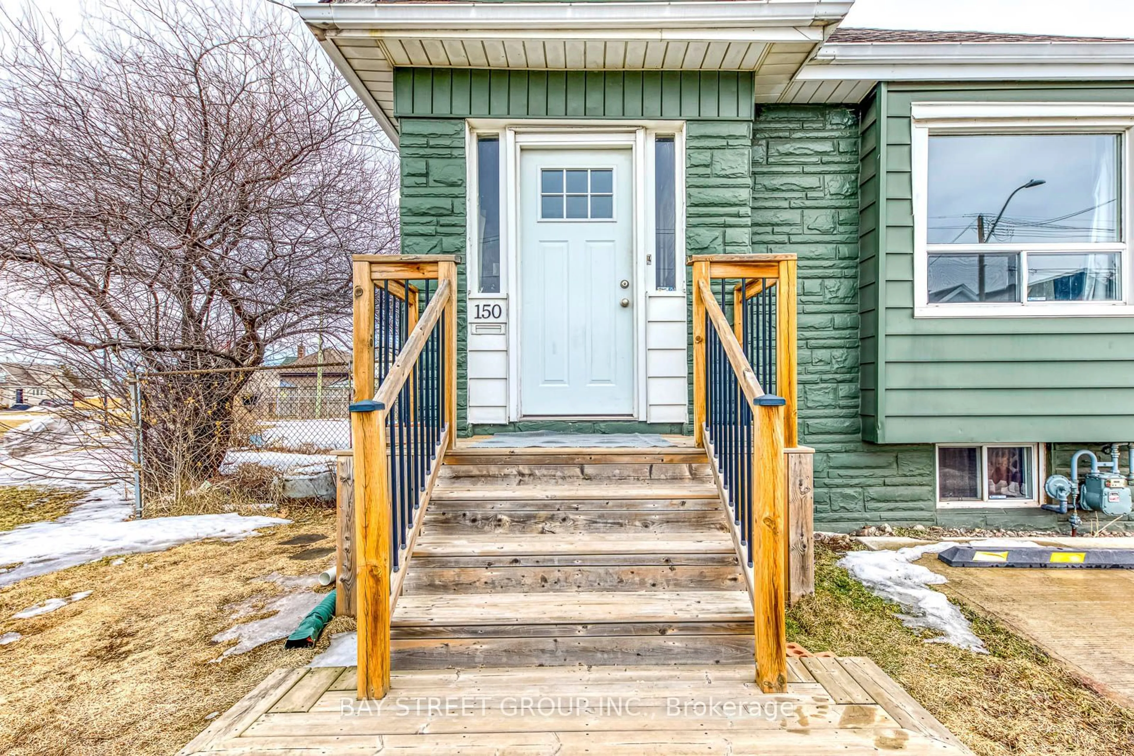 Stairs for 150 Crosthwaite Ave, Hamilton Ontario L8H 4V5