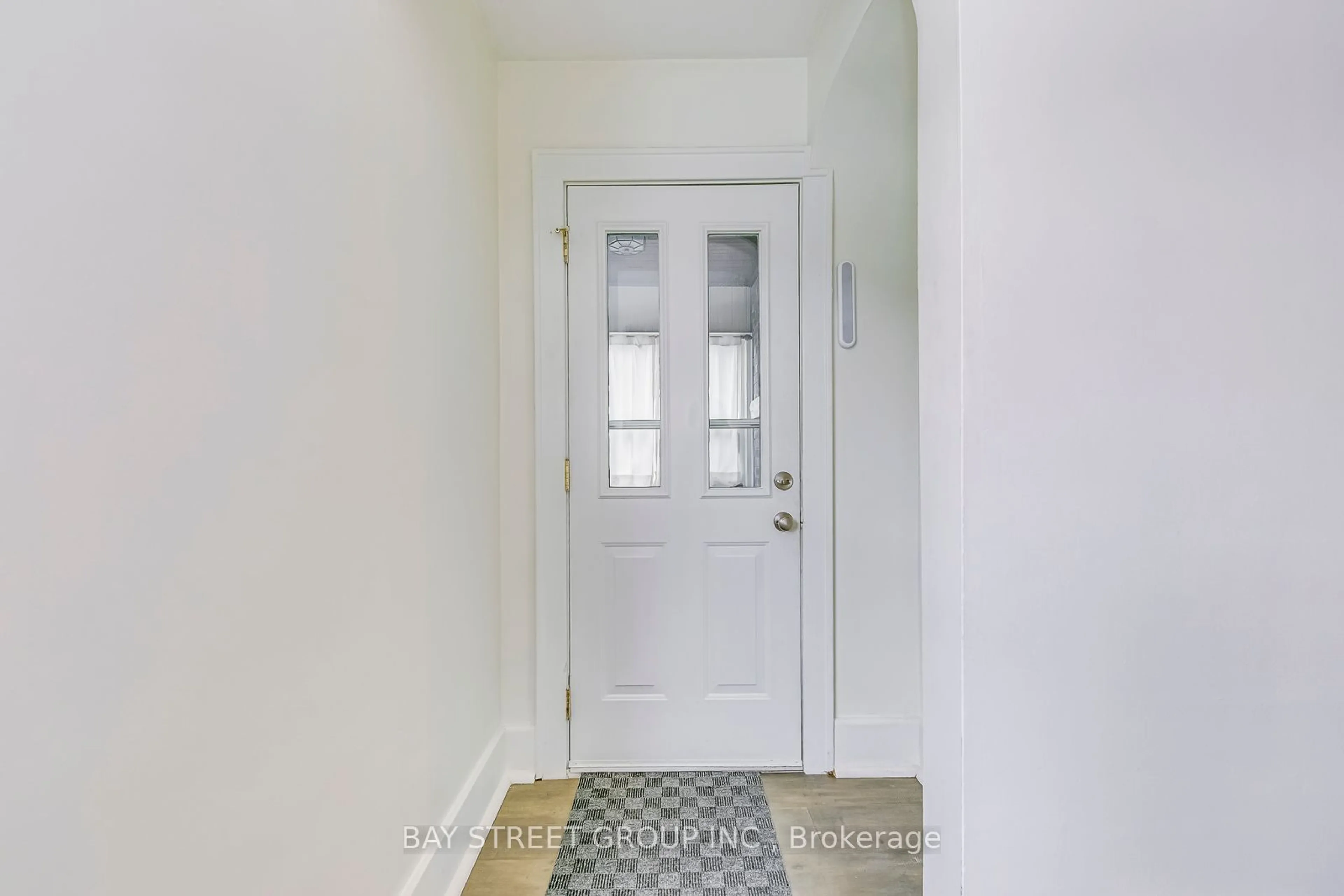 Indoor entryway for 150 Crosthwaite Ave, Hamilton Ontario L8H 4V5