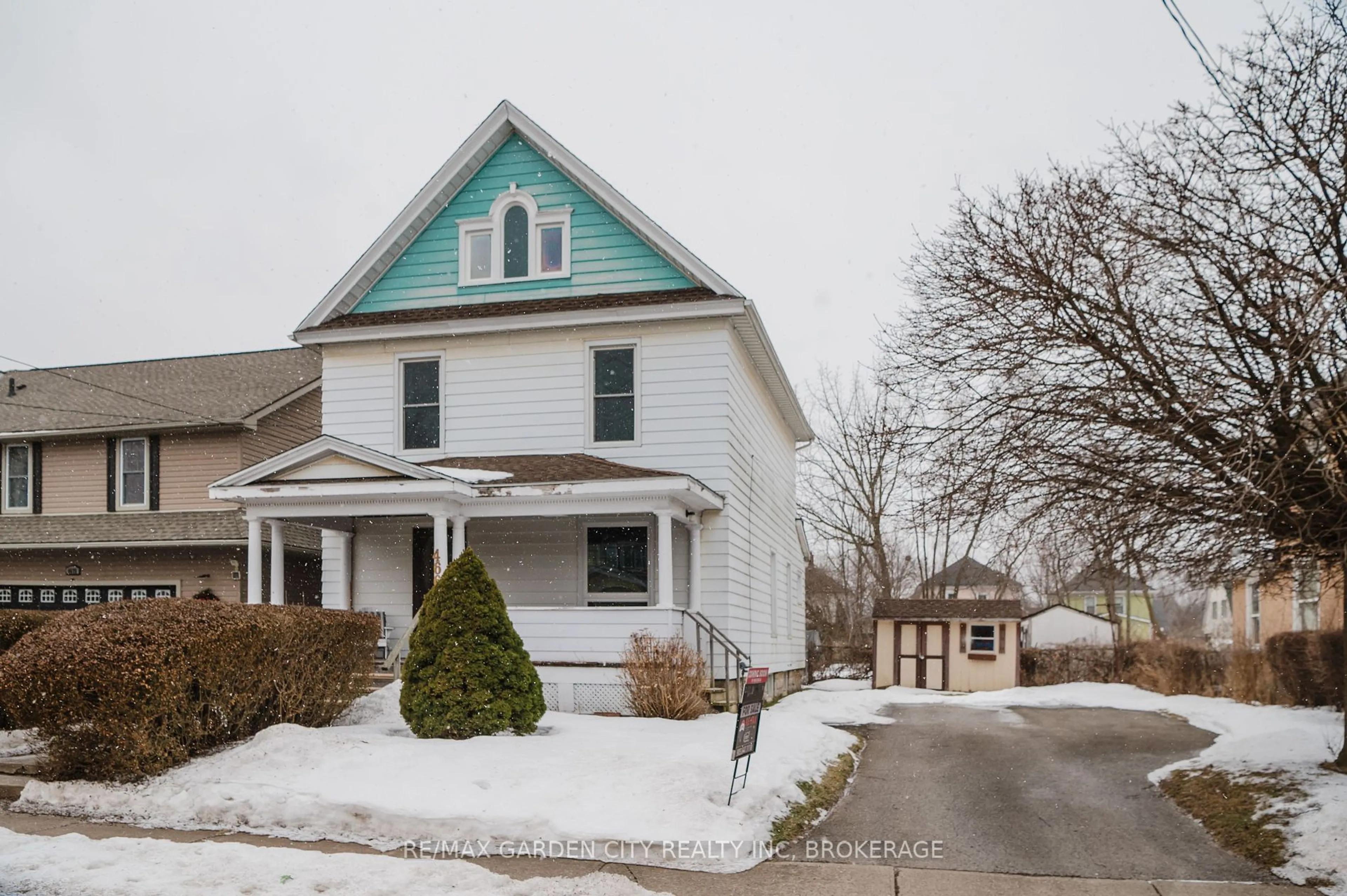 Home with vinyl exterior material, street for 4663 SECOND Ave, Niagara Falls Ontario L2E 4H5