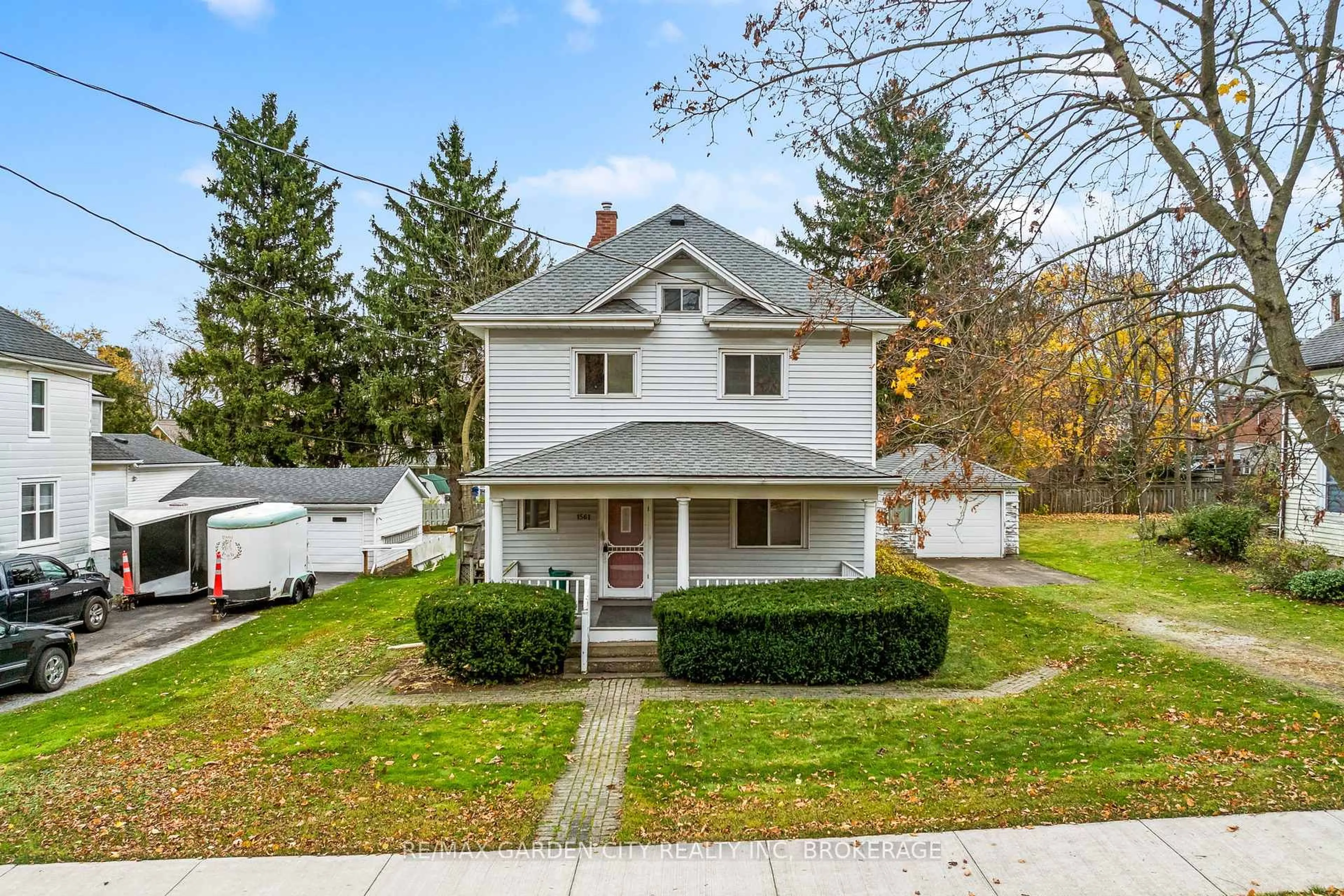 A pic from outside/outdoor area/front of a property/back of a property/a pic from drone, street for 1561 Pelham St, Pelham Ontario L0S 1E3