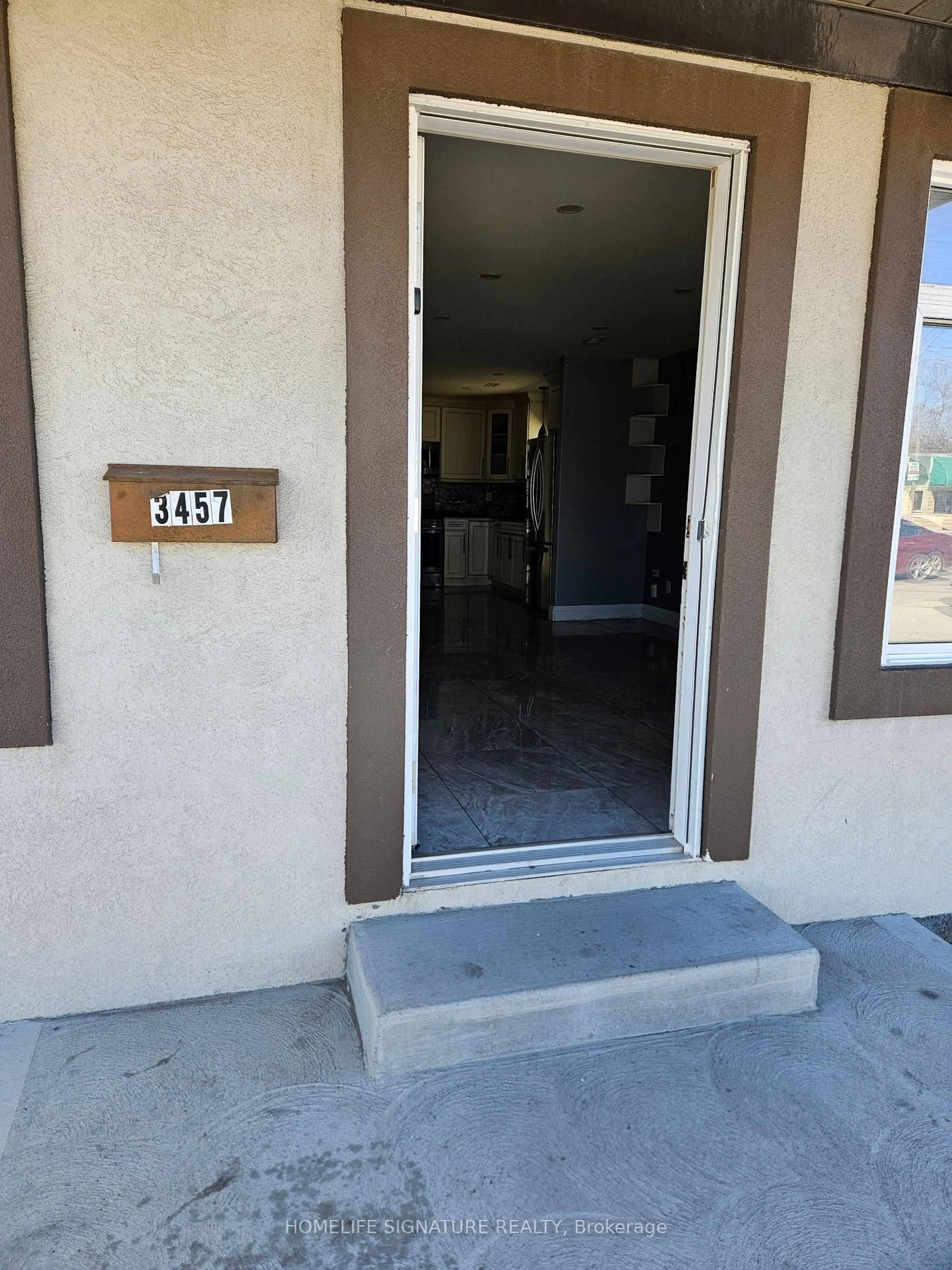 Indoor entryway for 3457 Walker Rd, Windsor Ontario N8W 3S2