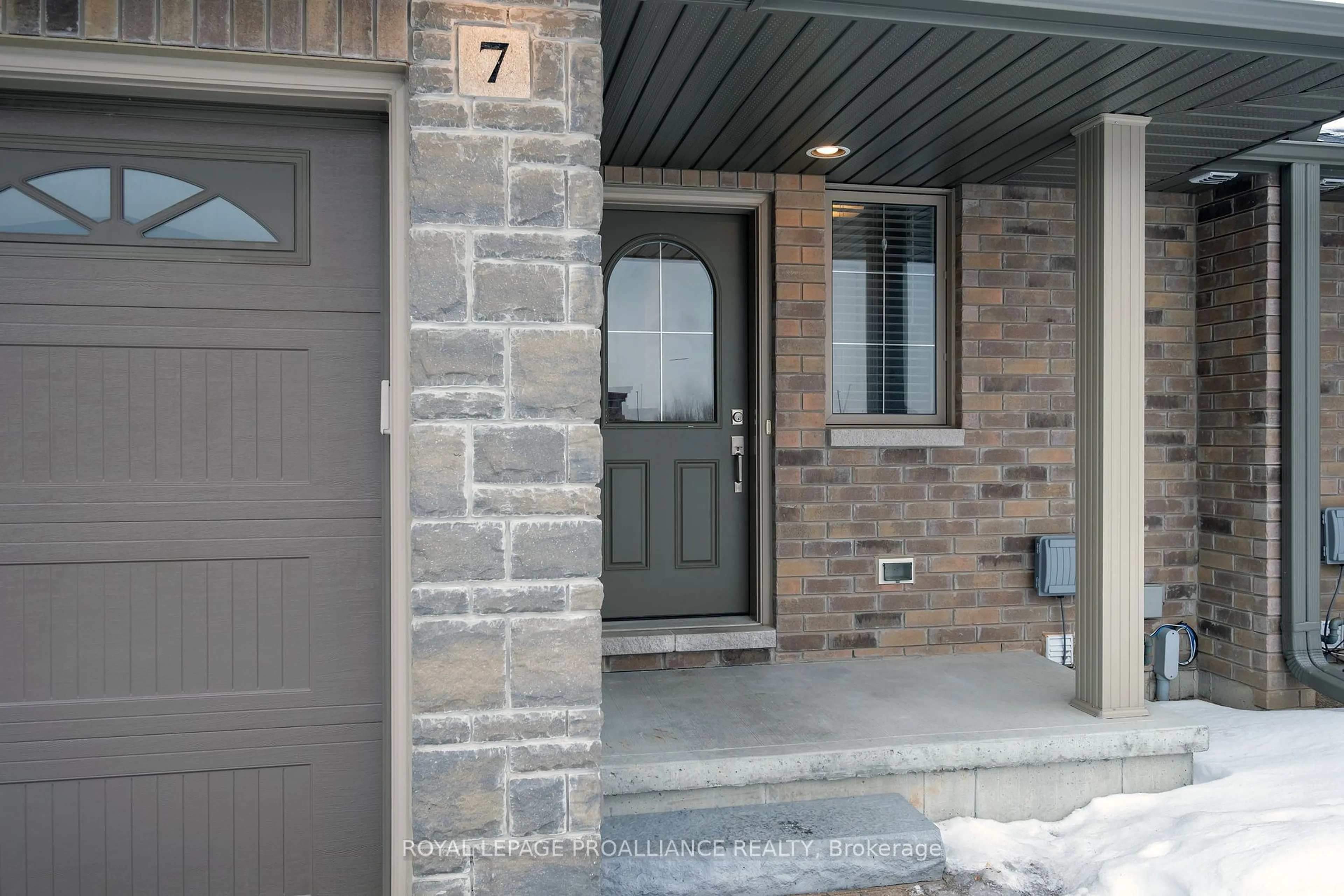 Unknown for 7 Hillside Meadows Dr, Quinte West Ontario K8V 0J5