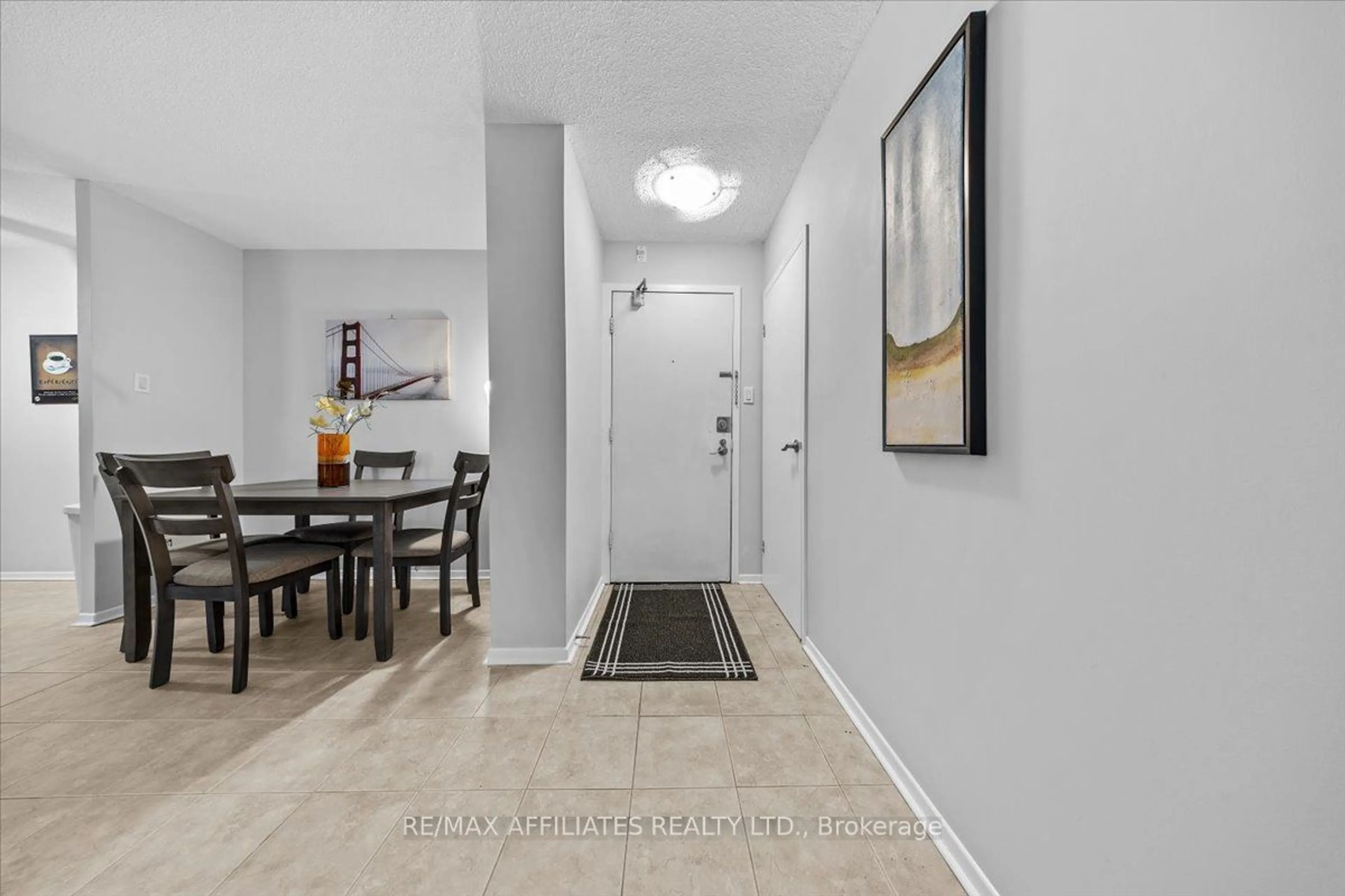 Indoor entryway for 900 Dynes Rd #2007, Mooneys Bay - Carleton Heights and Area Ontario K2C 3L6