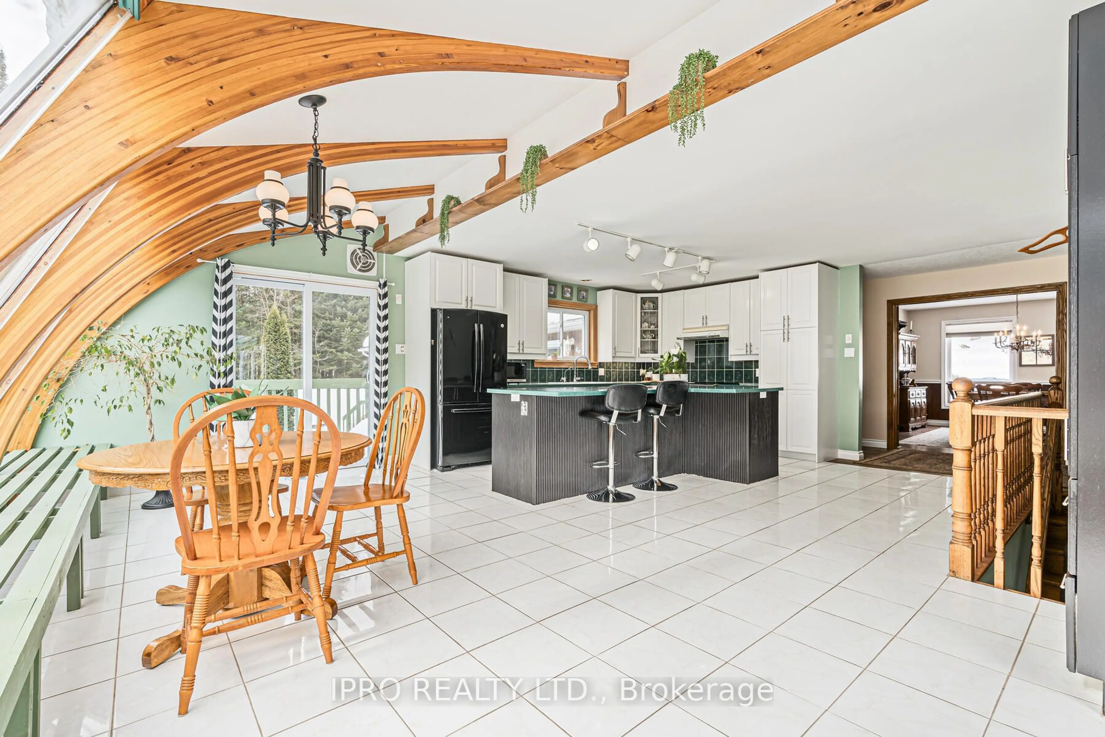 Open concept kitchen, ceramic/tile floor for 307254 Hockley Rd, Mono Ontario L9W 2Y8