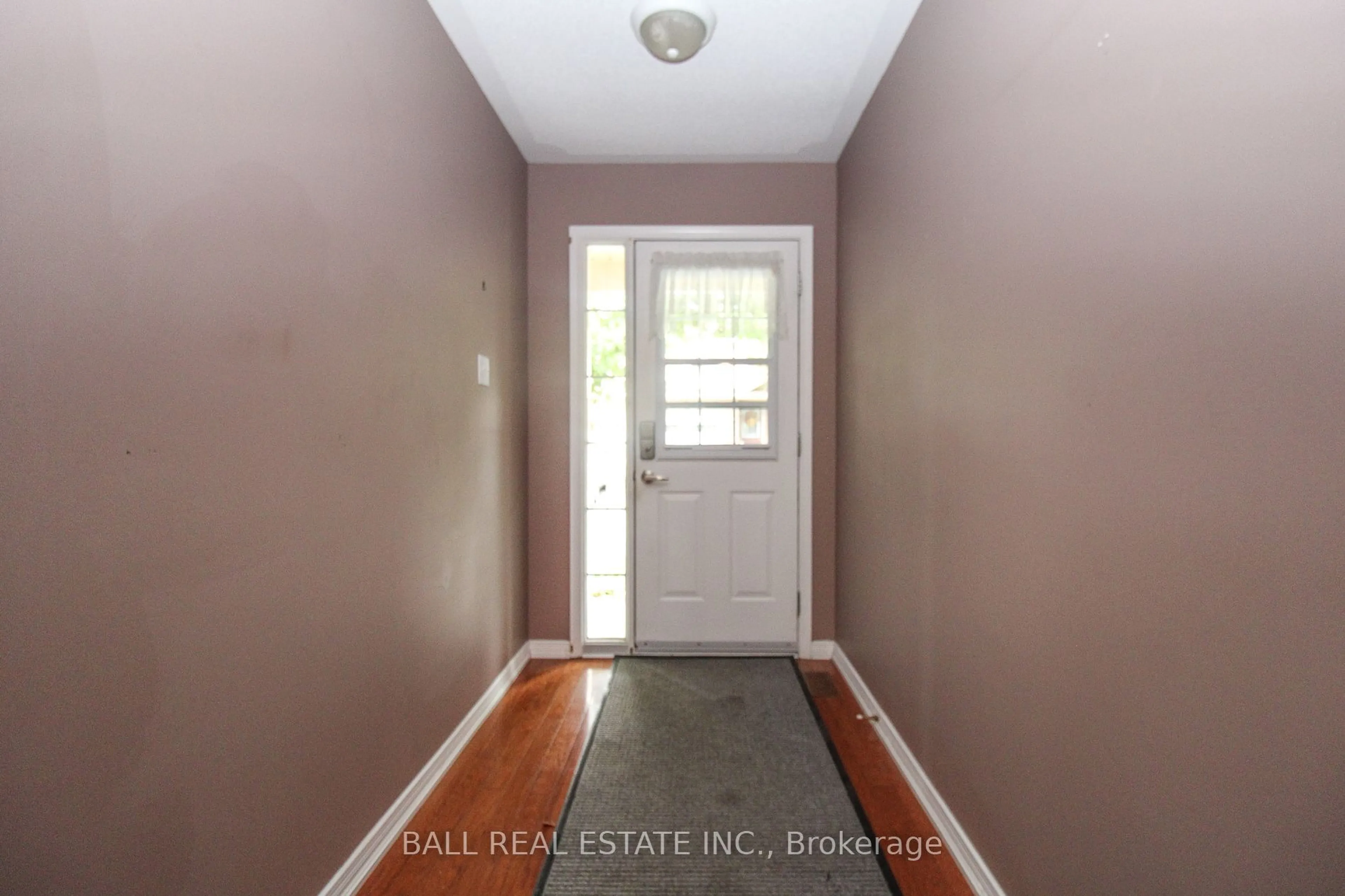 Indoor entryway for 877 Wentworth St ##13, Peterborough West Ontario K9J 8R7