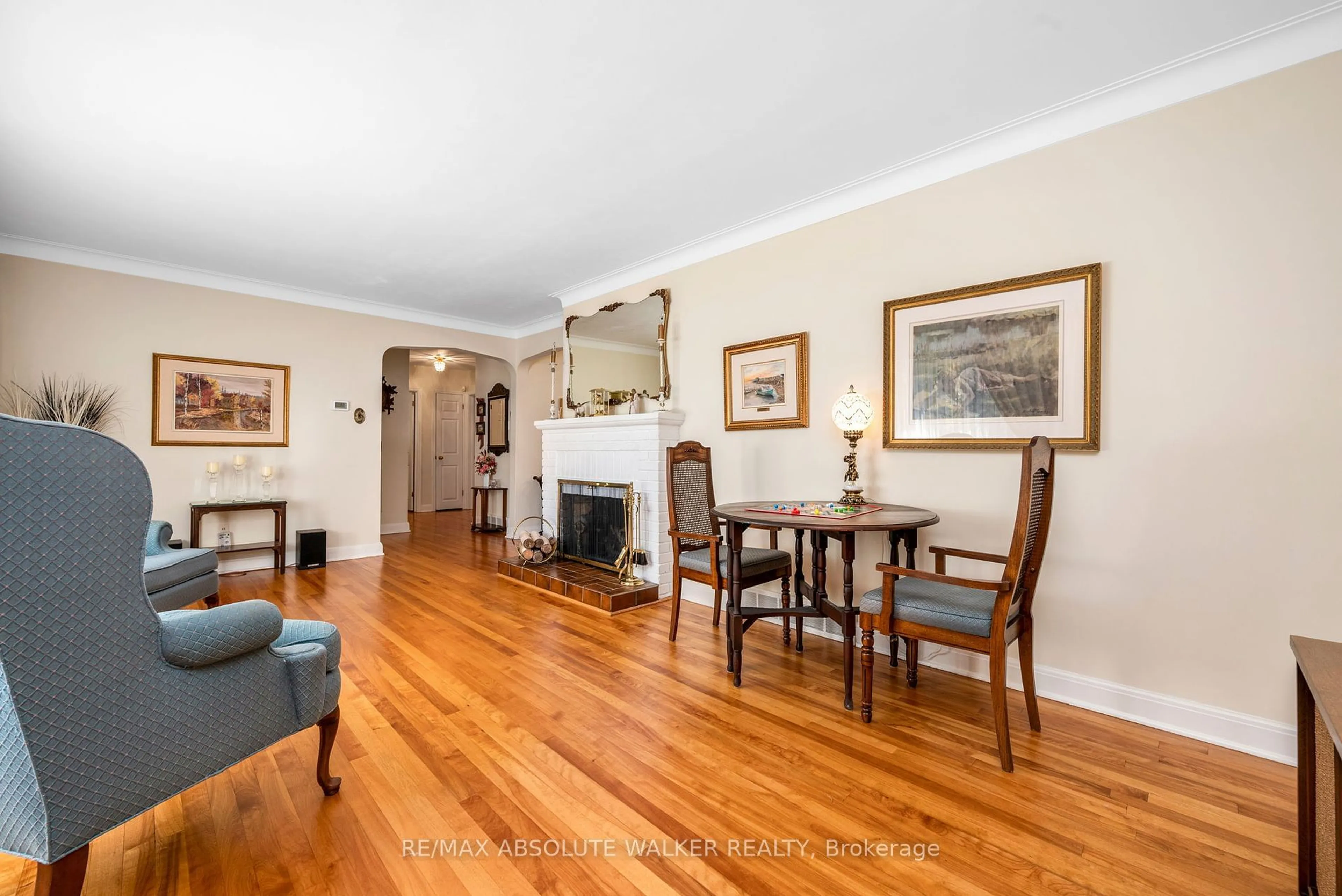 Dining room, wood/laminate floor for 71 CROWNHILL St, Beacon Hill North - South and Area Ontario K1J 7K7