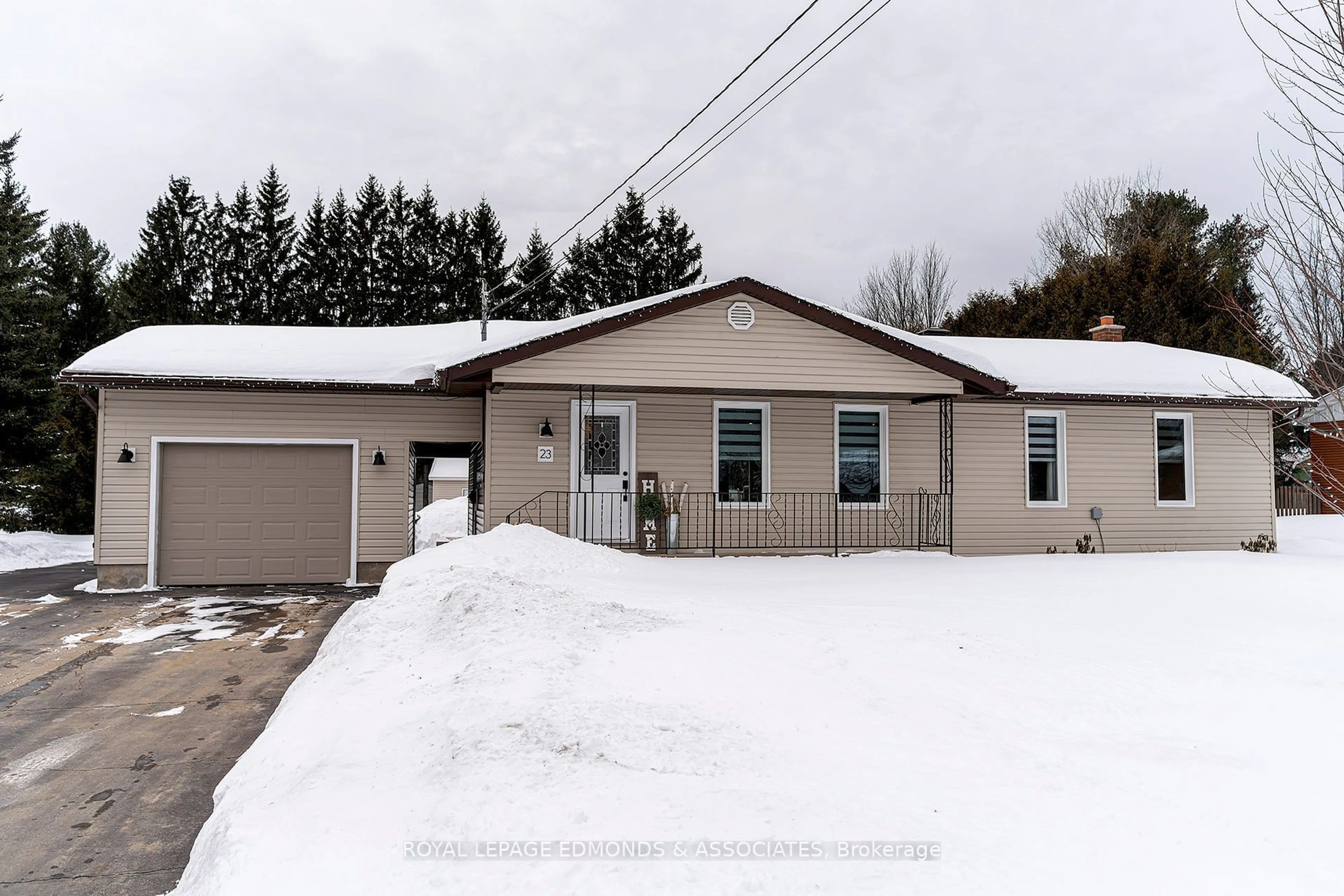 Unknown for 23 Hoffman St, Petawawa Ontario K8H 2J6