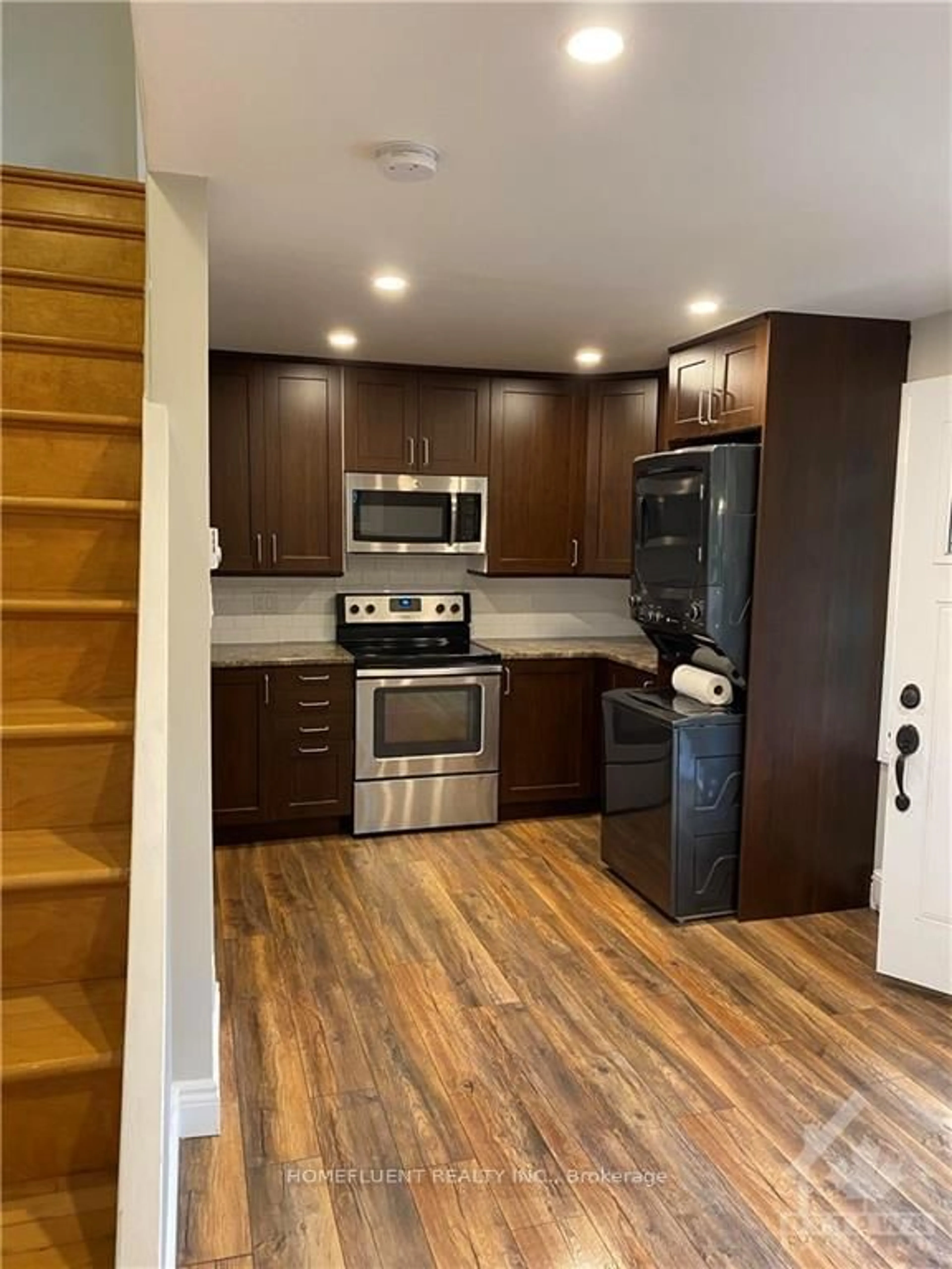 Standard kitchen, wood/laminate floor for 209 Loretta Ave, Dows Lake - Civic Hospital and Area Ontario K1S 4P6