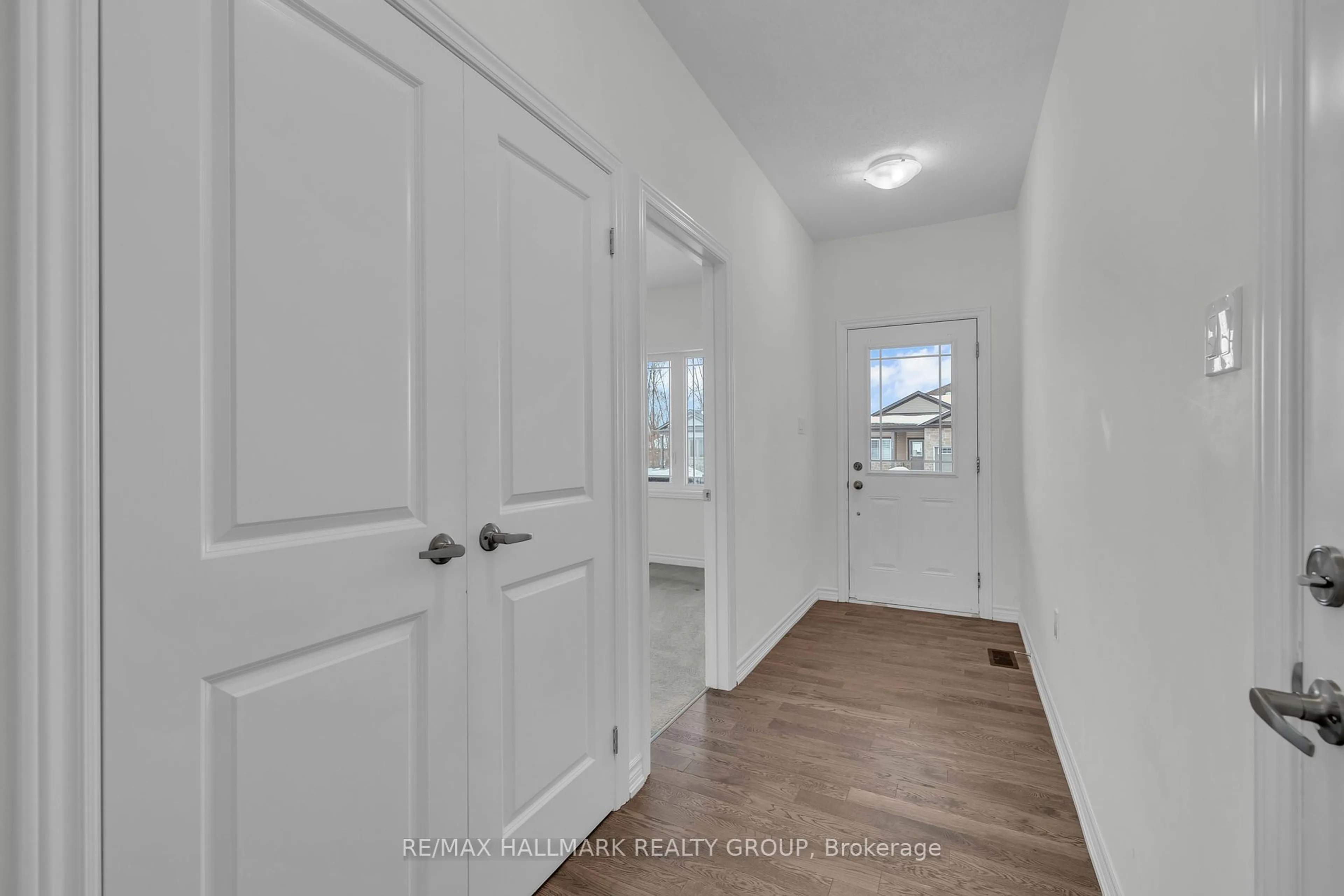 Indoor entryway for 214 Adley Dr, Brockville Ontario K6V 7E7