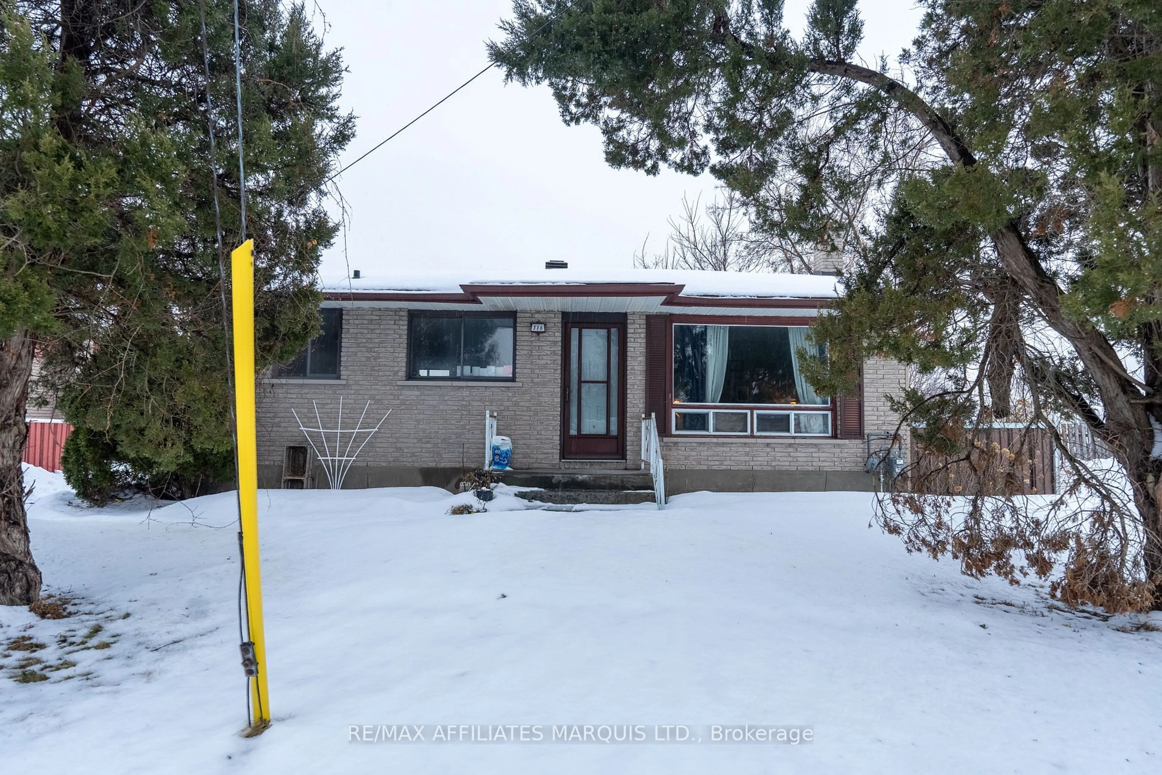 Home with vinyl exterior material, street for 316 Balmoral Ave, Cornwall Ontario K6H 3G7