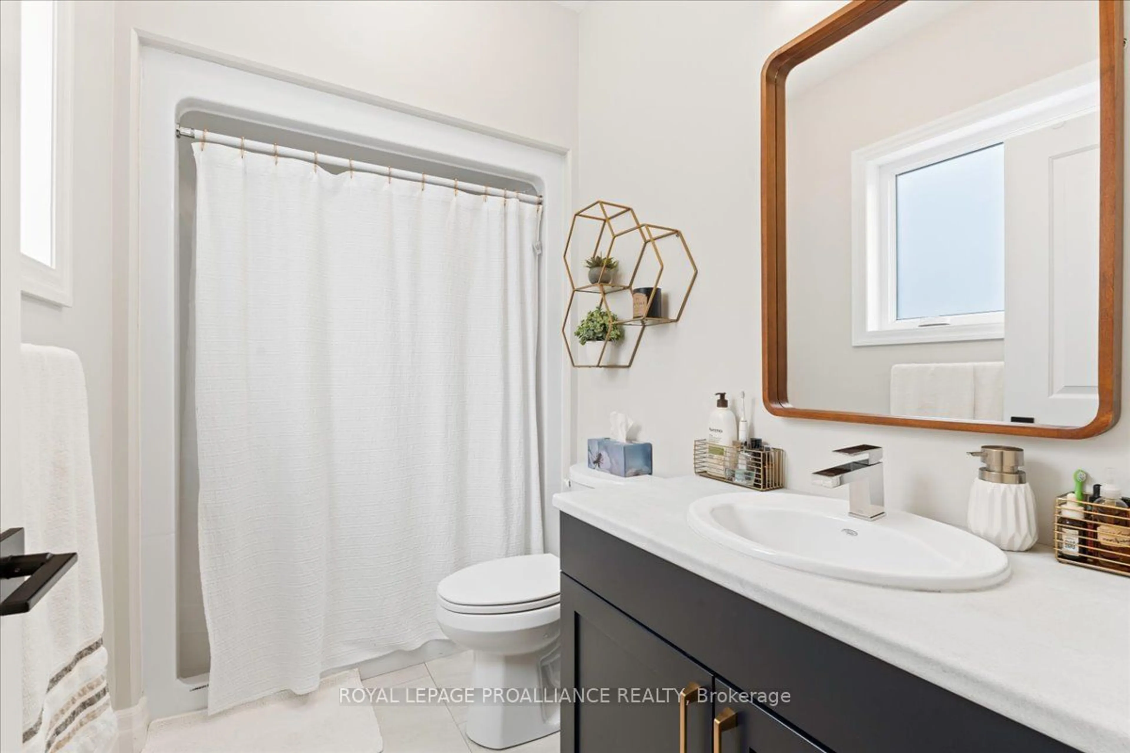 Contemporary bathroom, ceramic/tile floor for 12 Matheos Cres, Quinte West Ontario K8V 0L2