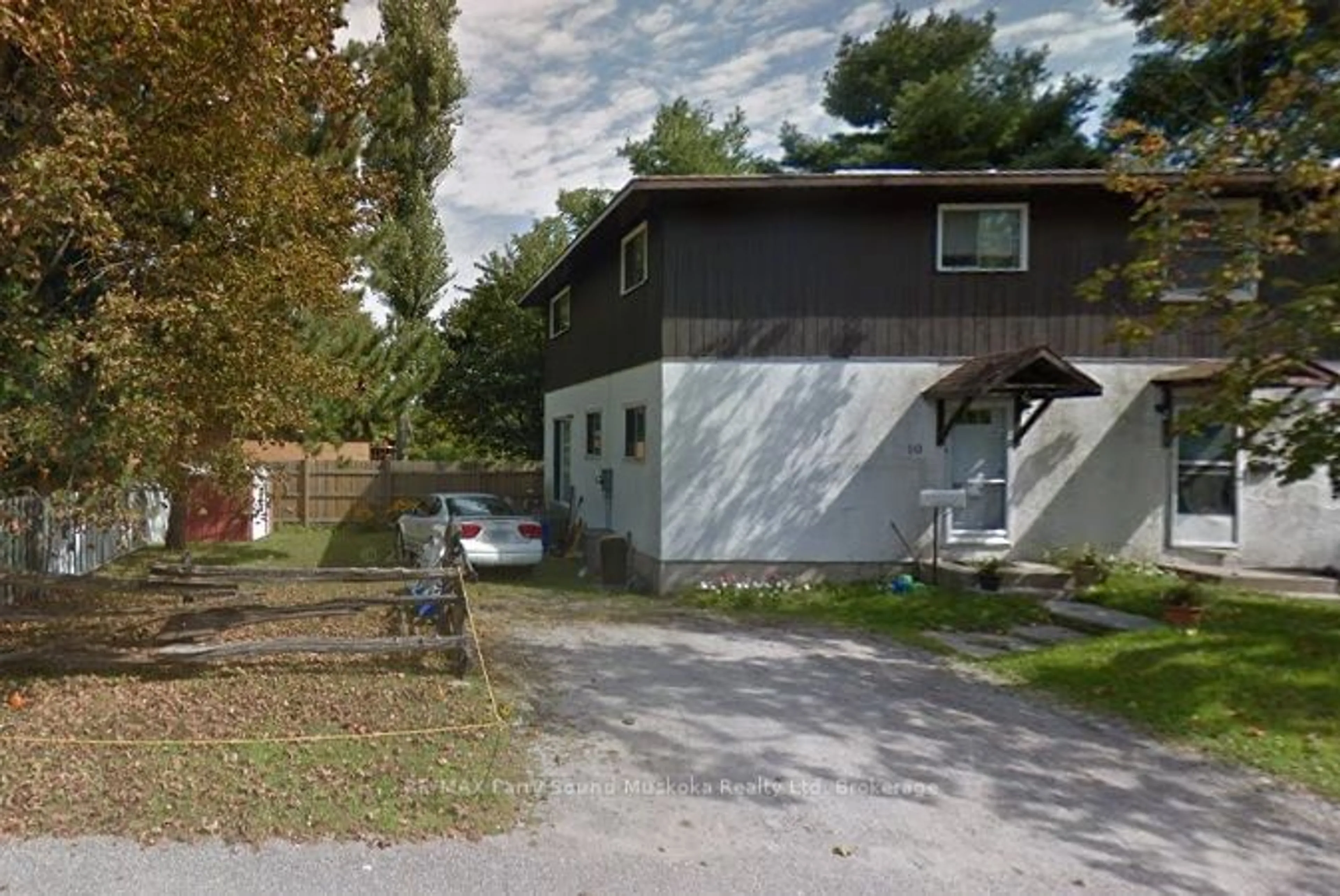 A pic from outside/outdoor area/front of a property/back of a property/a pic from drone, street for 10 KATHERINE Crt, Parry Sound Ontario P2A 2Y8