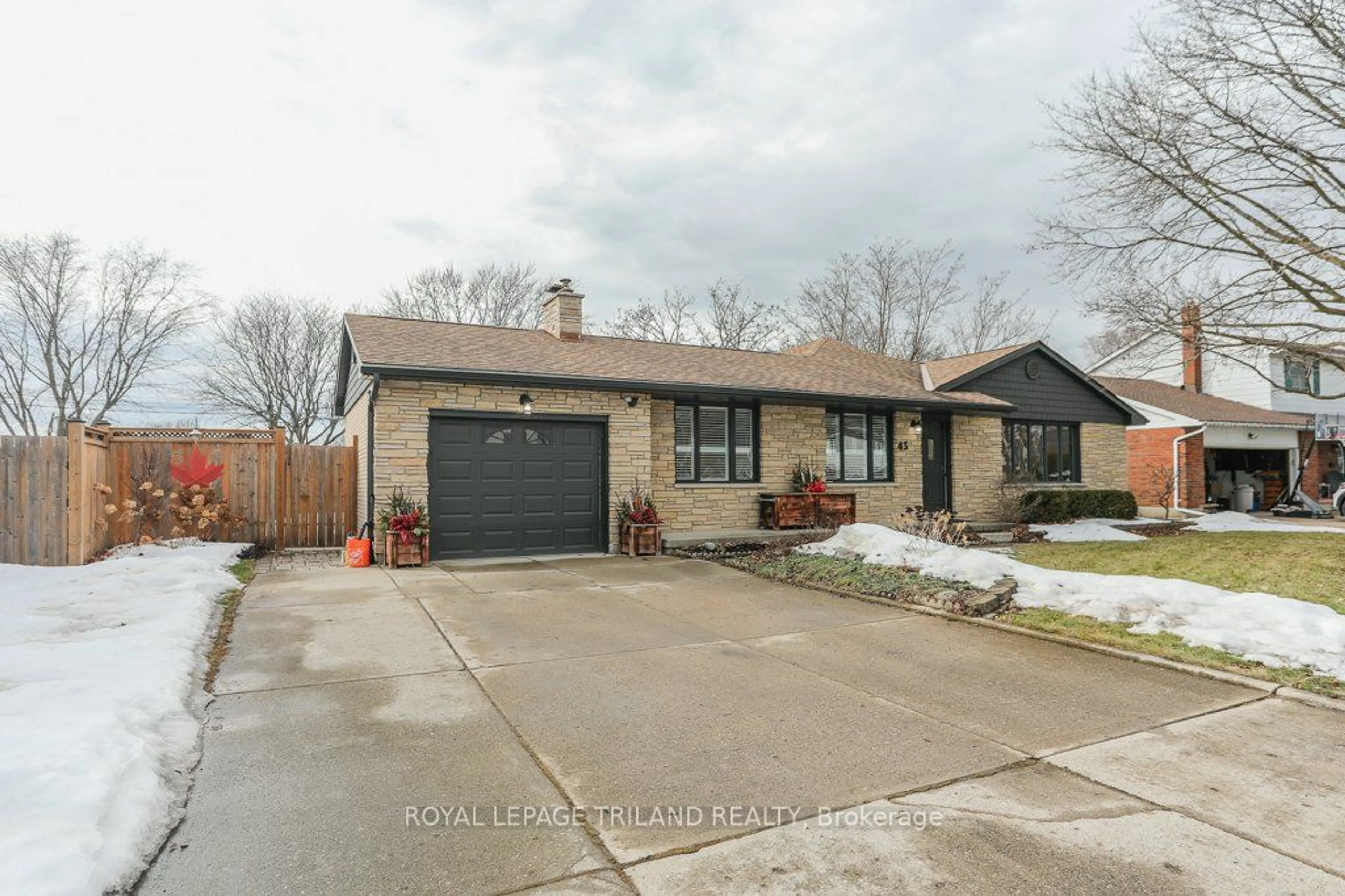 Home with brick exterior material, street for 43 Rhonda Crt, St. Thomas Ontario N5R 4W9