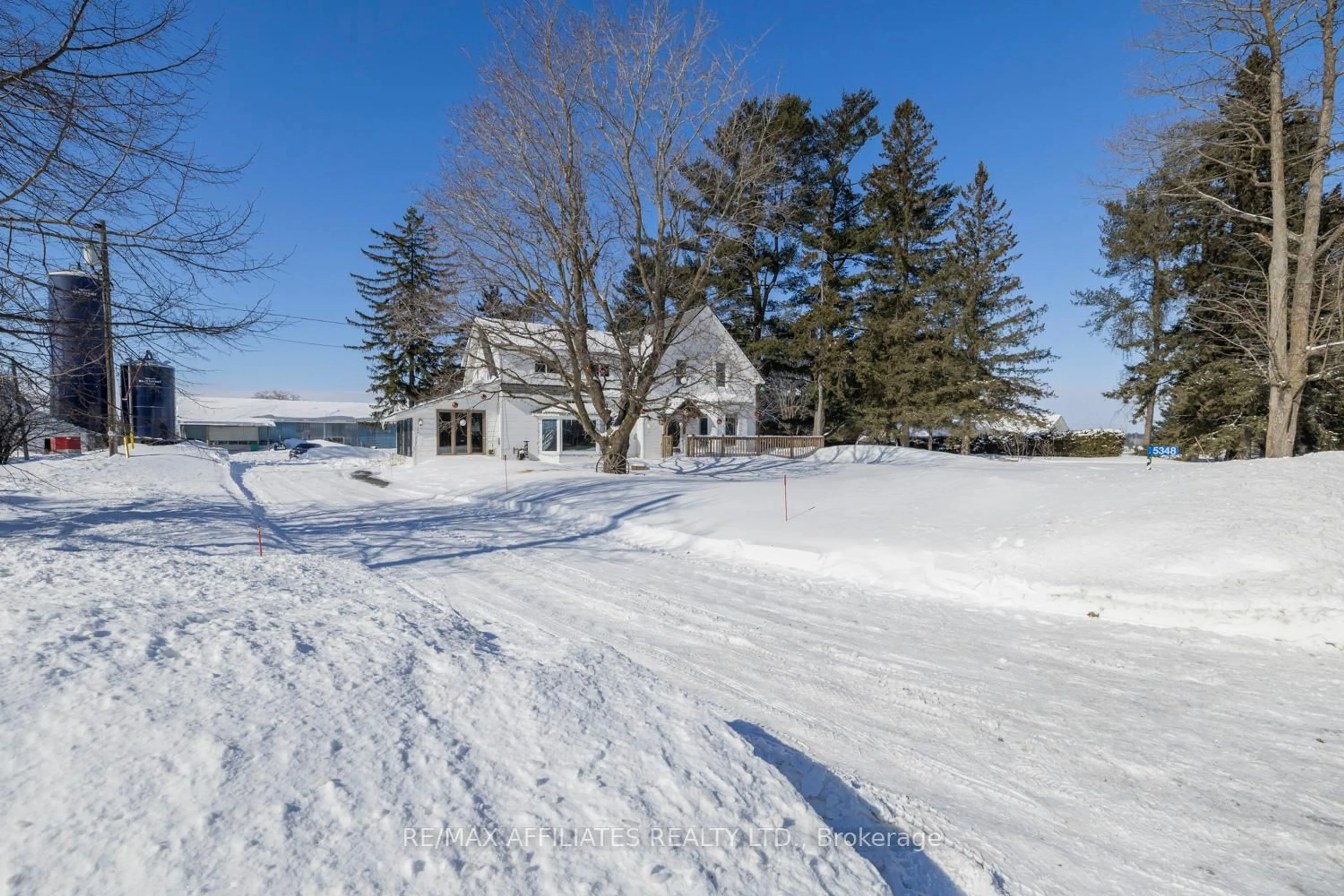 A pic from outside/outdoor area/front of a property/back of a property/a pic from drone, street for 5348 Dunning Rd, Navan Ontario K4B 1J1