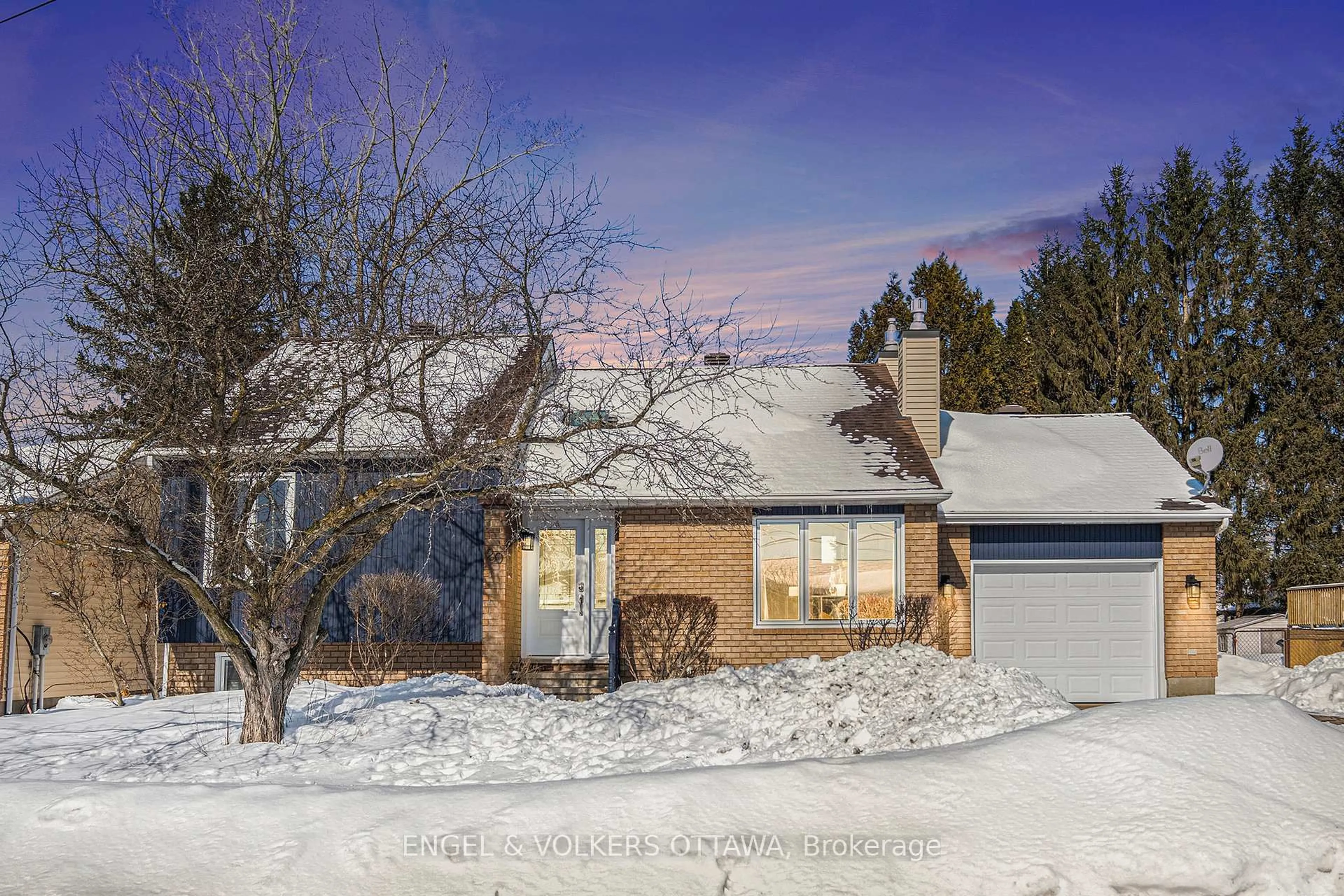 A pic from outside/outdoor area/front of a property/back of a property/a pic from drone, street for 20 Albert St, Russell Ontario K0A 1W0