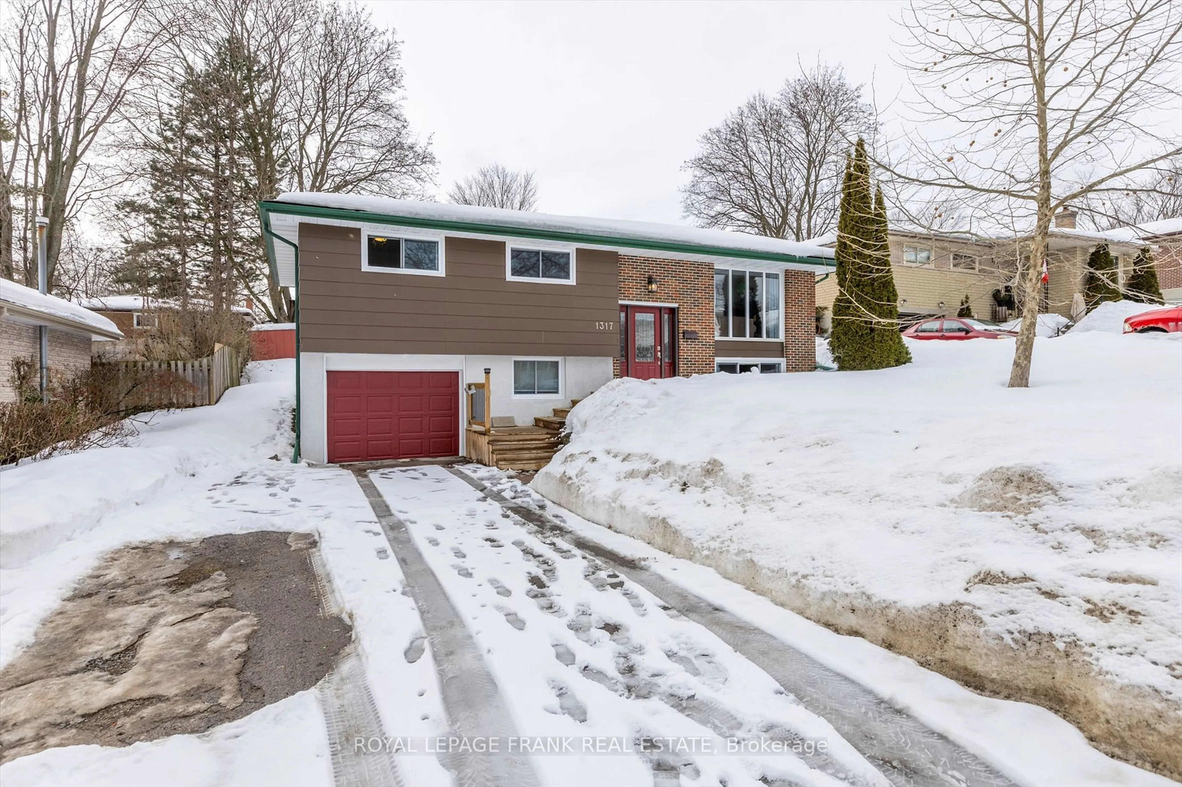 A pic from outside/outdoor area/front of a property/back of a property/a pic from drone, street for 1317 Hopewell Ave, Peterborough Ontario K9H 6T2