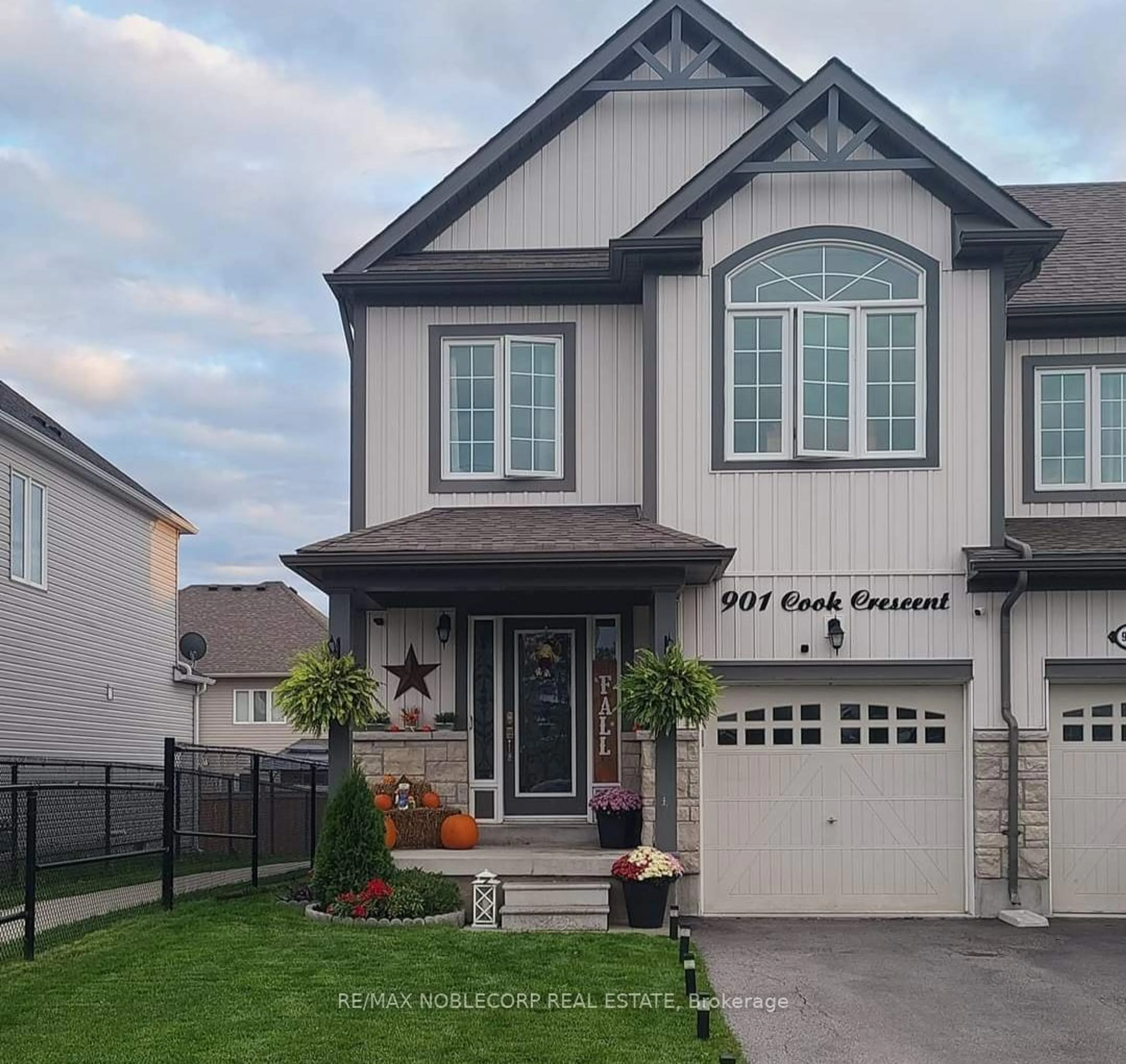 Home with vinyl exterior material, street for 901 Cook Cres, Shelburne Ontario L9V 3V1