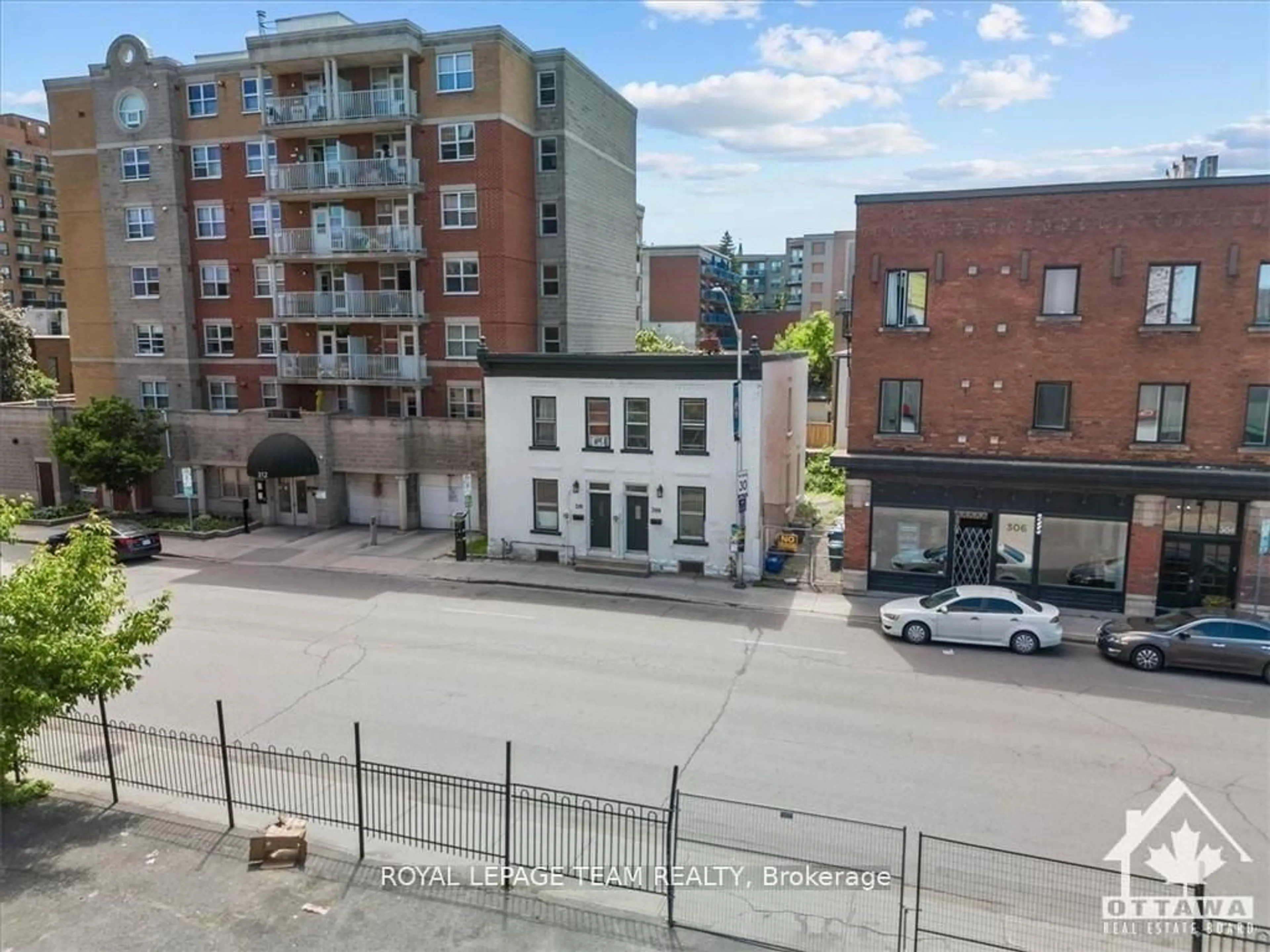 A pic from outside/outdoor area/front of a property/back of a property/a pic from drone, city buildings view from balcony for 308-310 CUMBERLAND St, Lower Town - Sandy Hill Ontario K1N 7H9