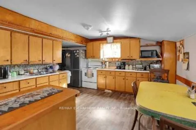 Additional property image - 1047 Ridge Rd