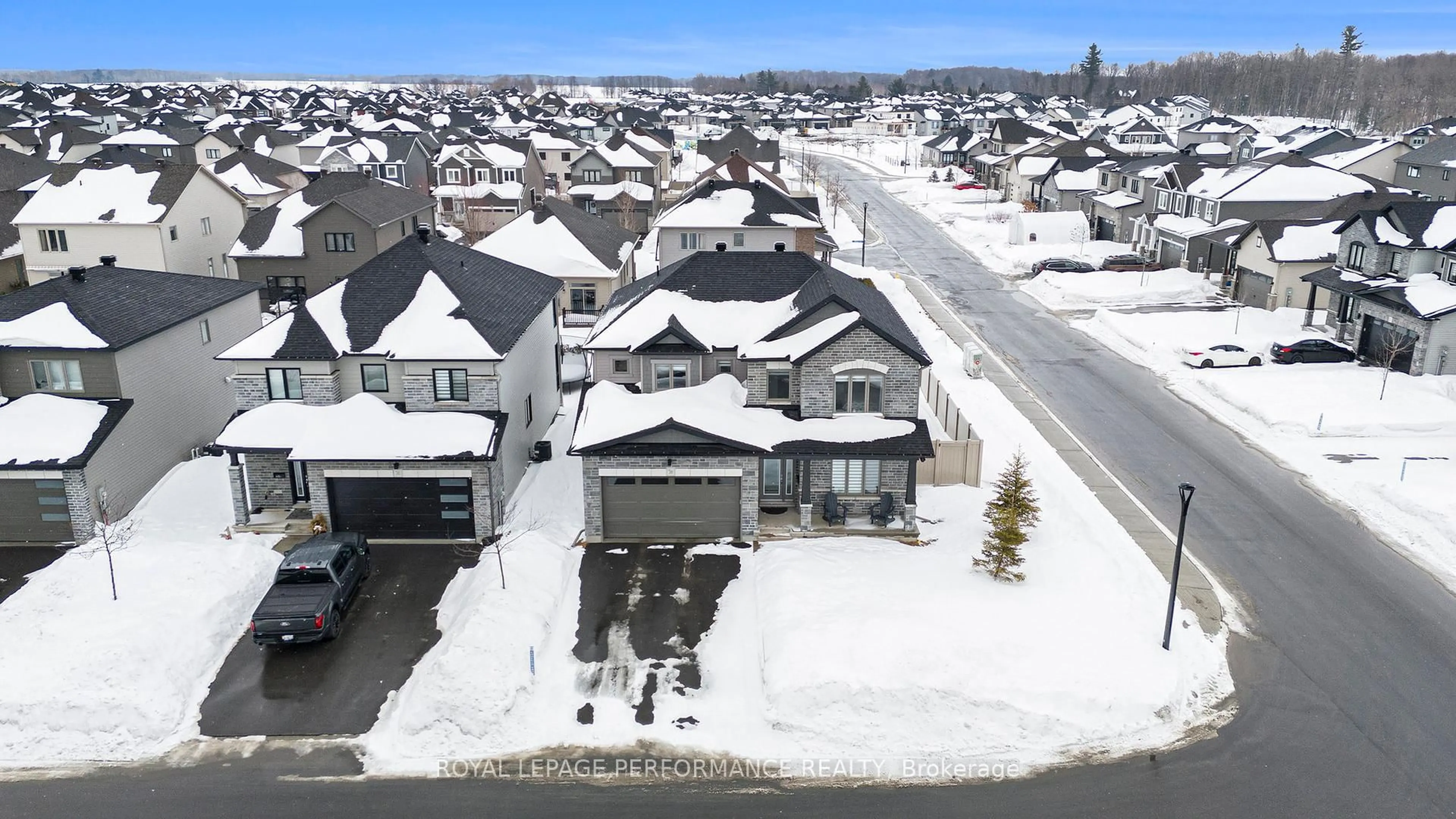 A pic from outside/outdoor area/front of a property/back of a property/a pic from drone, street for 700 Namur St, Russell Ontario K0A 1W0