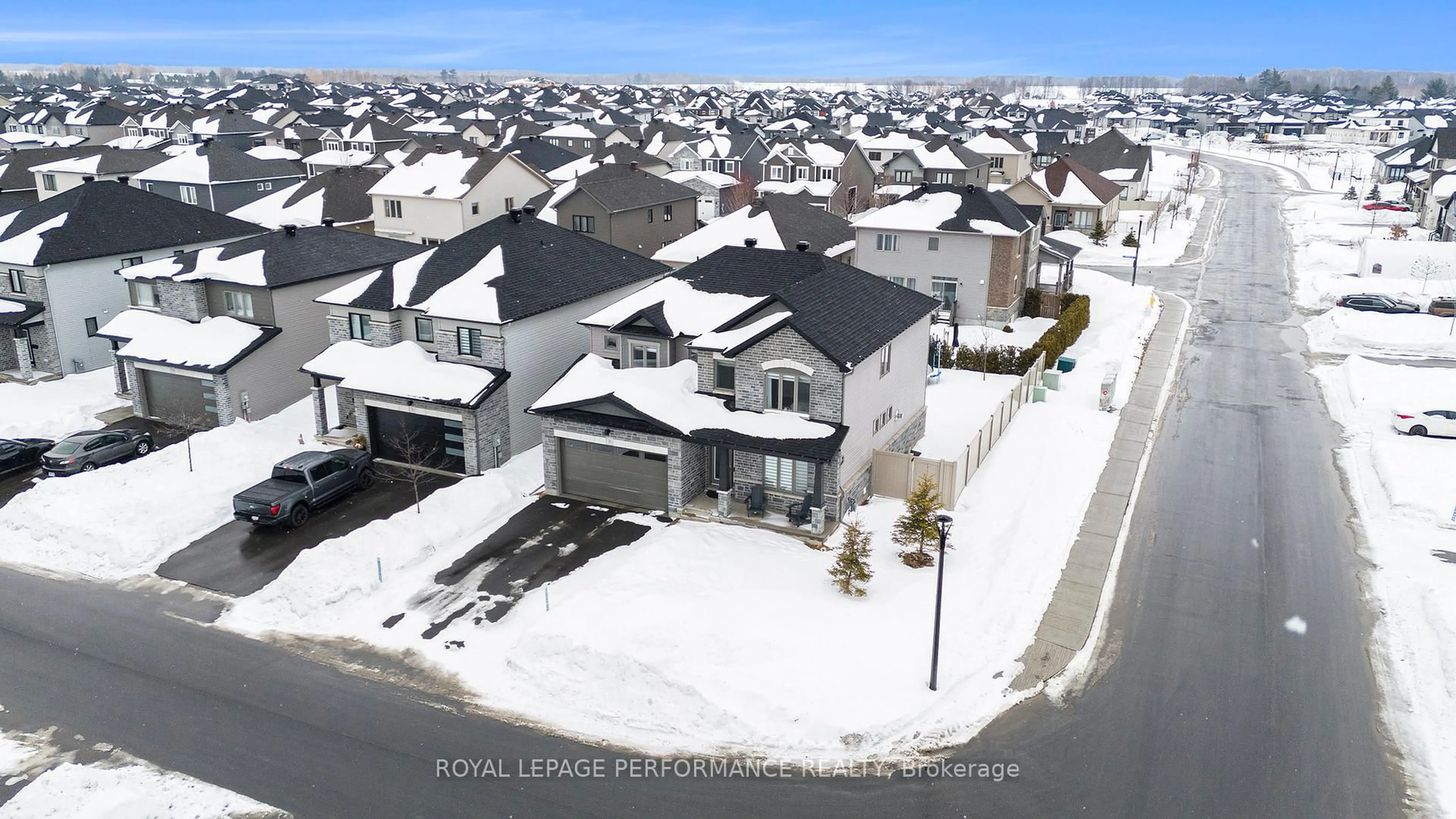 A pic from outside/outdoor area/front of a property/back of a property/a pic from drone, unknown for 700 Namur St, Russell Ontario K0A 1W0