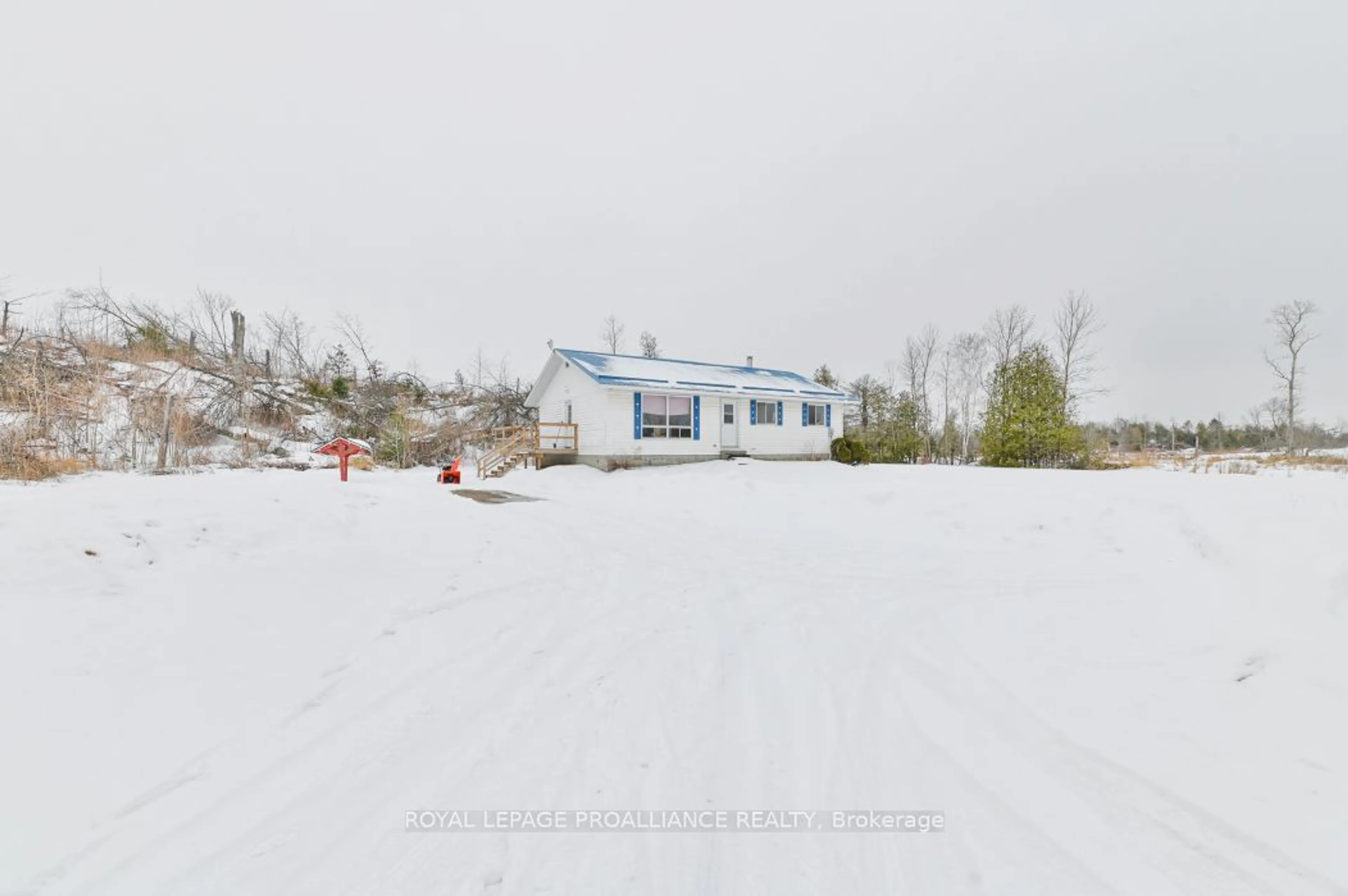 A pic from outside/outdoor area/front of a property/back of a property/a pic from drone, building for 109770 Highway 7, Tweed Ontario K0K 3J0