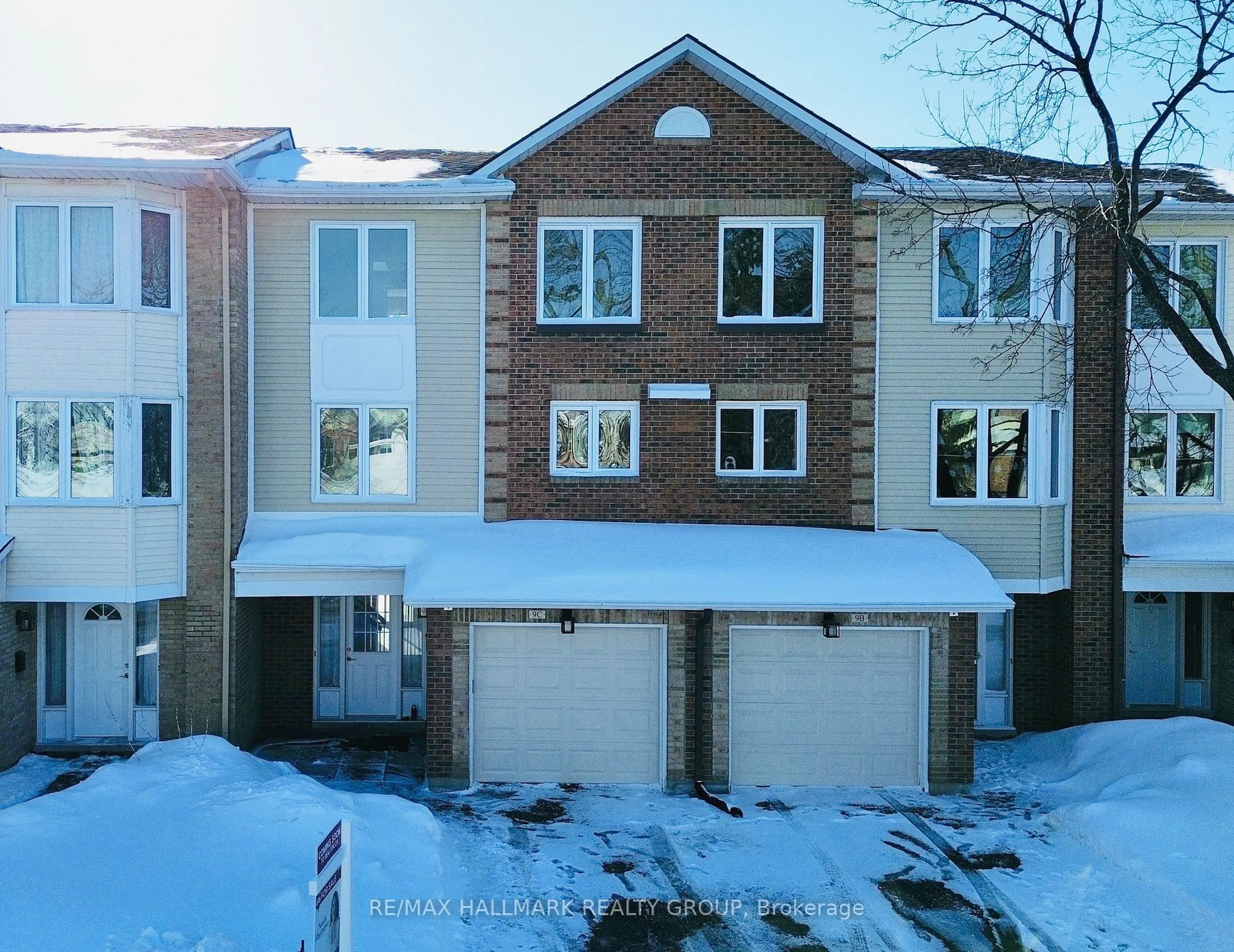 A pic from outside/outdoor area/front of a property/back of a property/a pic from drone, street for 9 Castlebrook Lane #C, South of Baseline to Knoxdale Ontario K2G 5G1