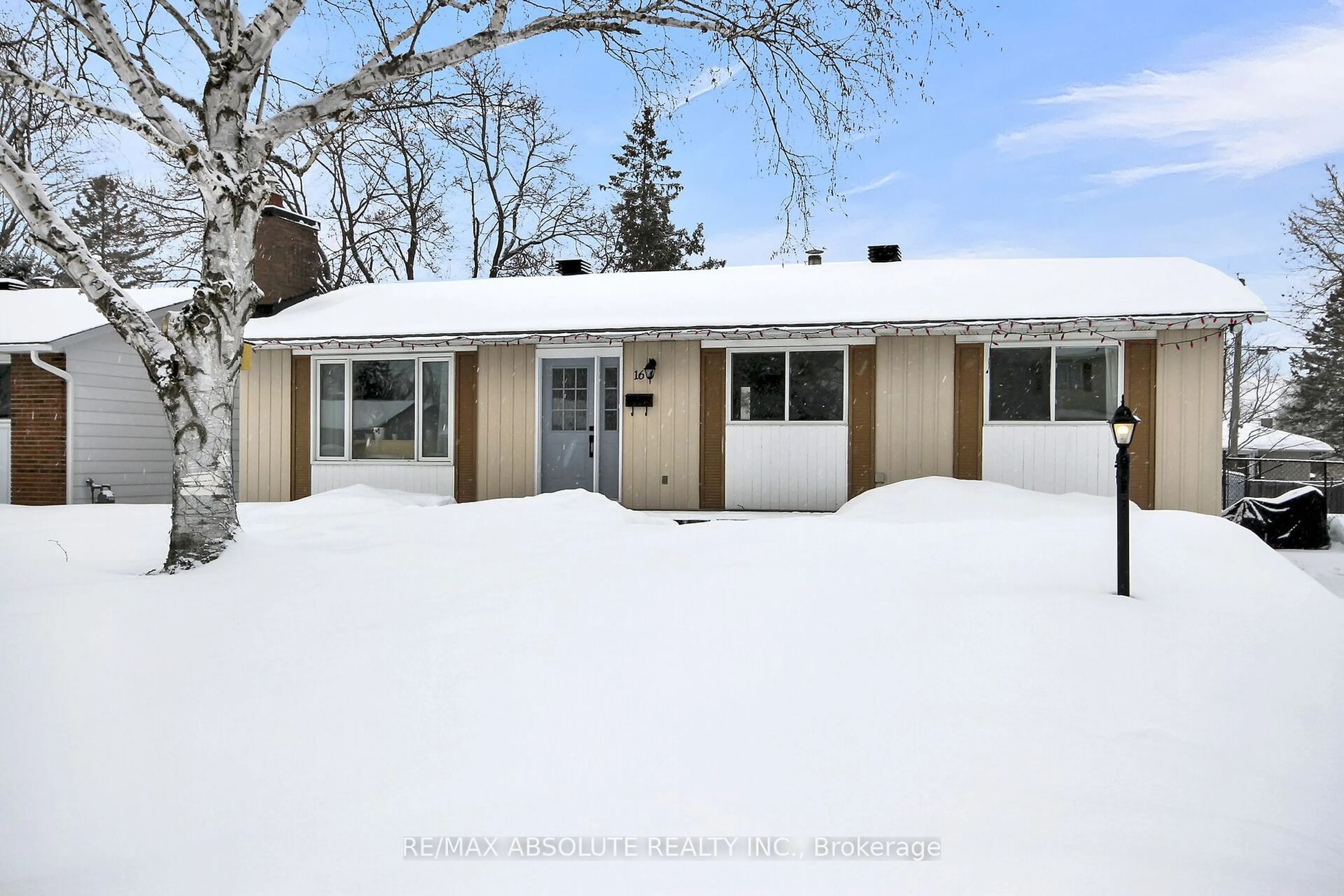 Home with vinyl exterior material, street for 16 Coldstream Dr, Munster Ontario K0A 3P0