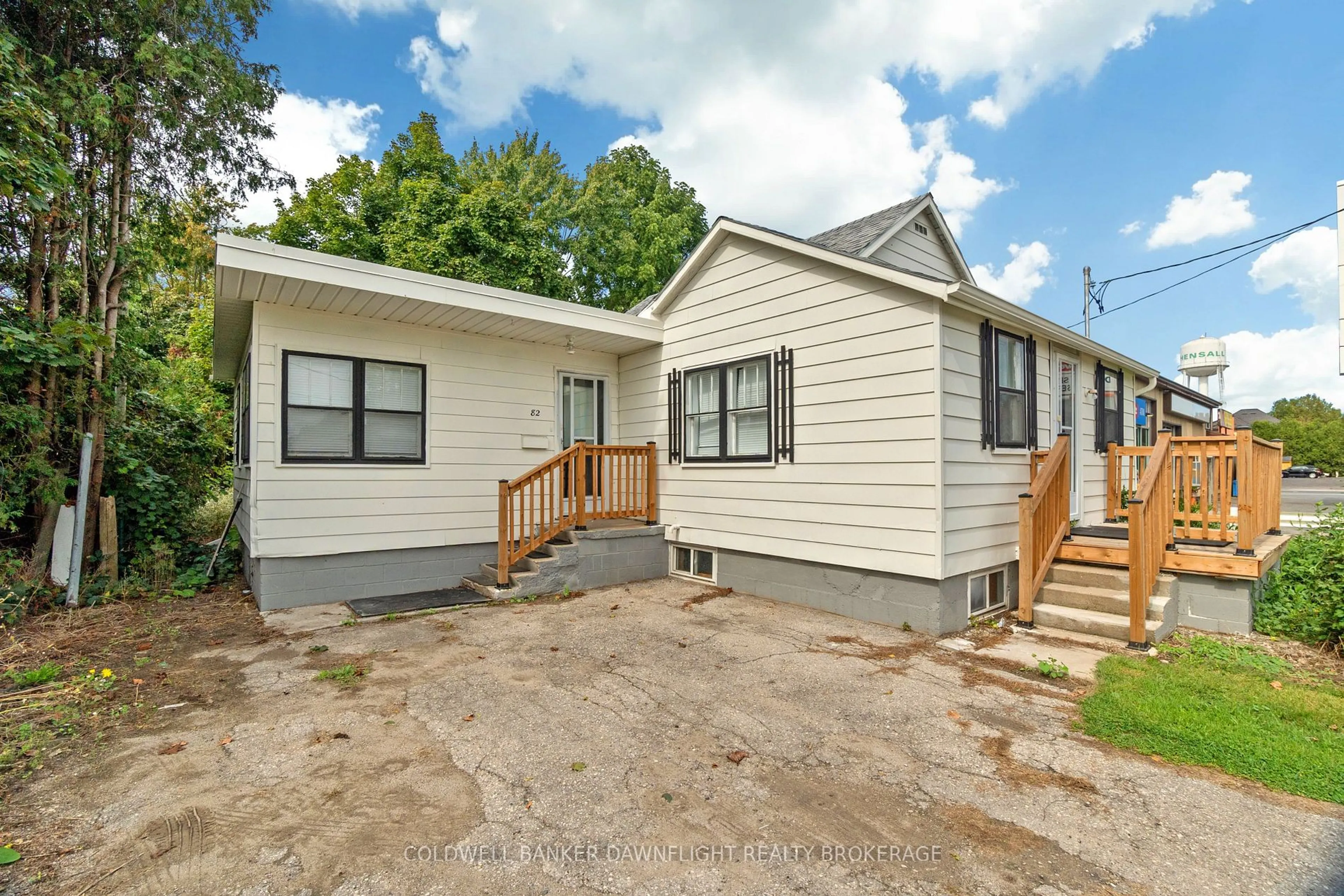 Home with vinyl exterior material, street for 82 London Rd, Bluewater Ontario N0M 1X0
