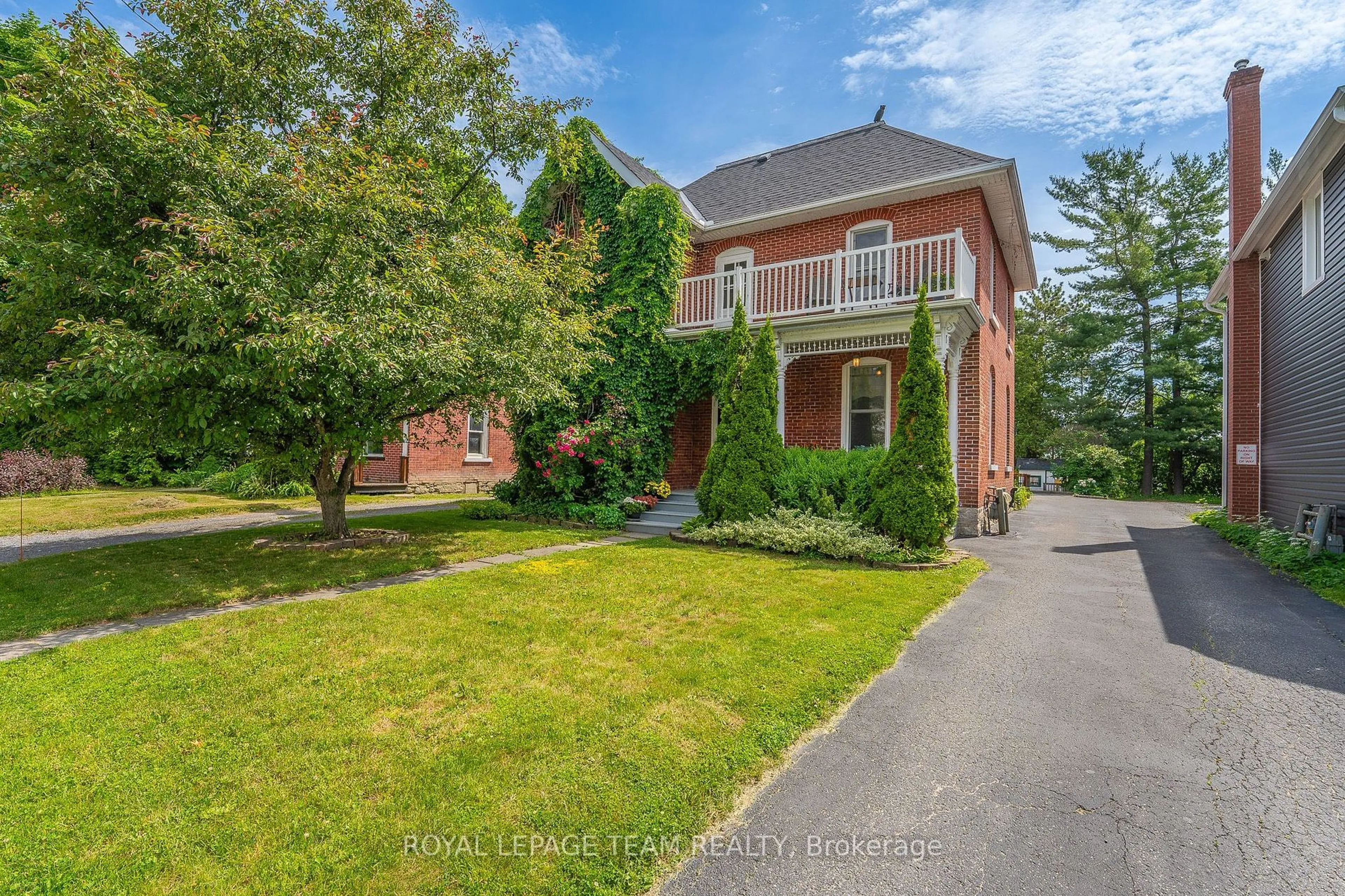 A pic from outside/outdoor area/front of a property/back of a property/a pic from drone, street for 241 JOHN St, Arnprior Ontario K7S 2P3