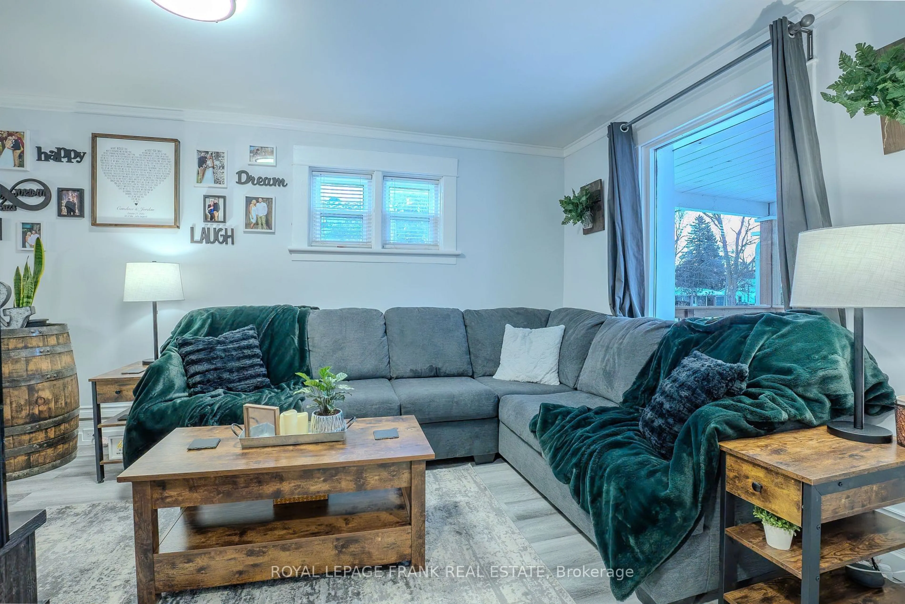 Living room with furniture, wood/laminate floor for 71 Cambridge St, Kawartha Lakes Ontario K9V 3C4