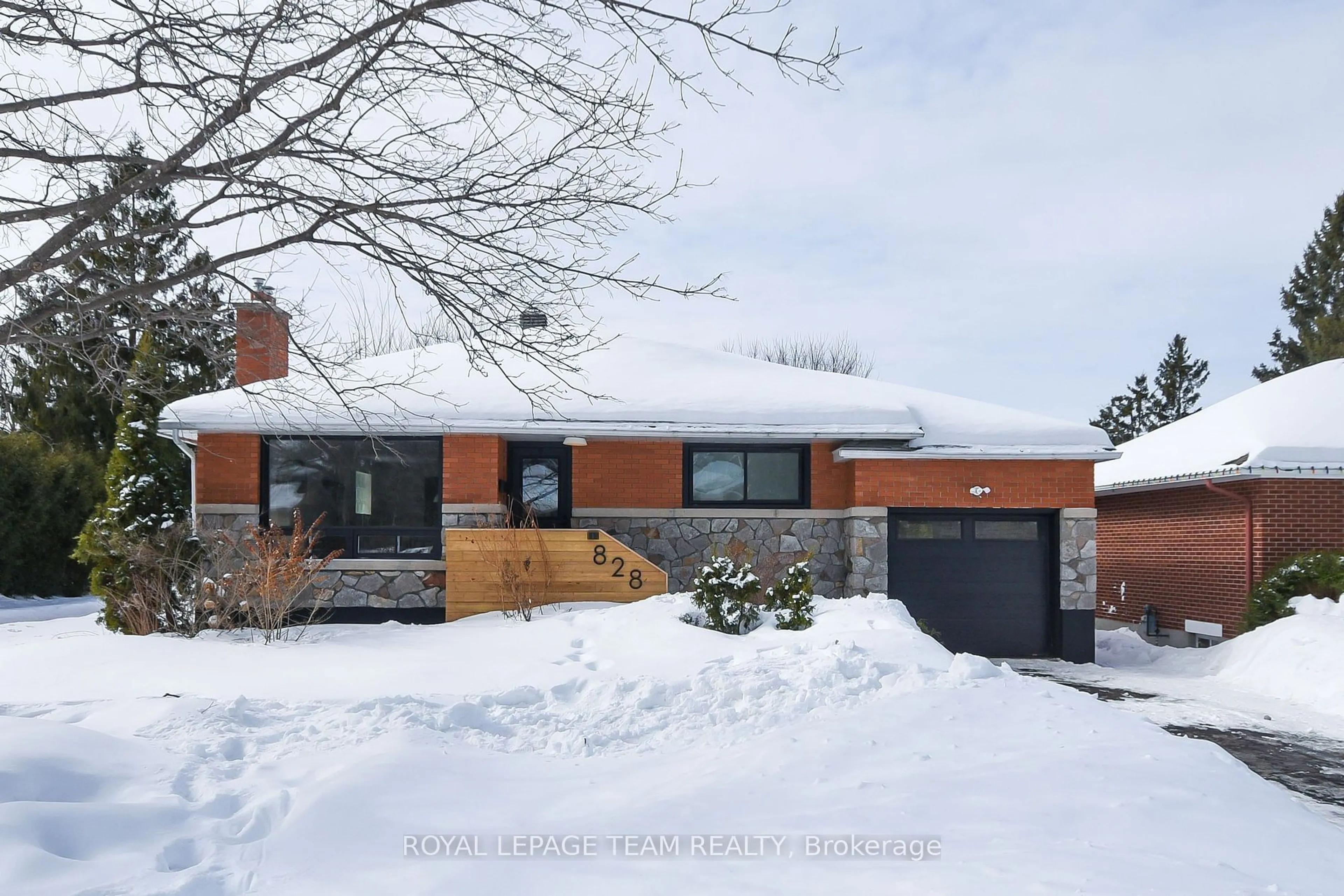 Home with brick exterior material, street for 828 Kingsmere Ave, McKellar Heights - Glabar Park and Area Ontario K2A 3J9