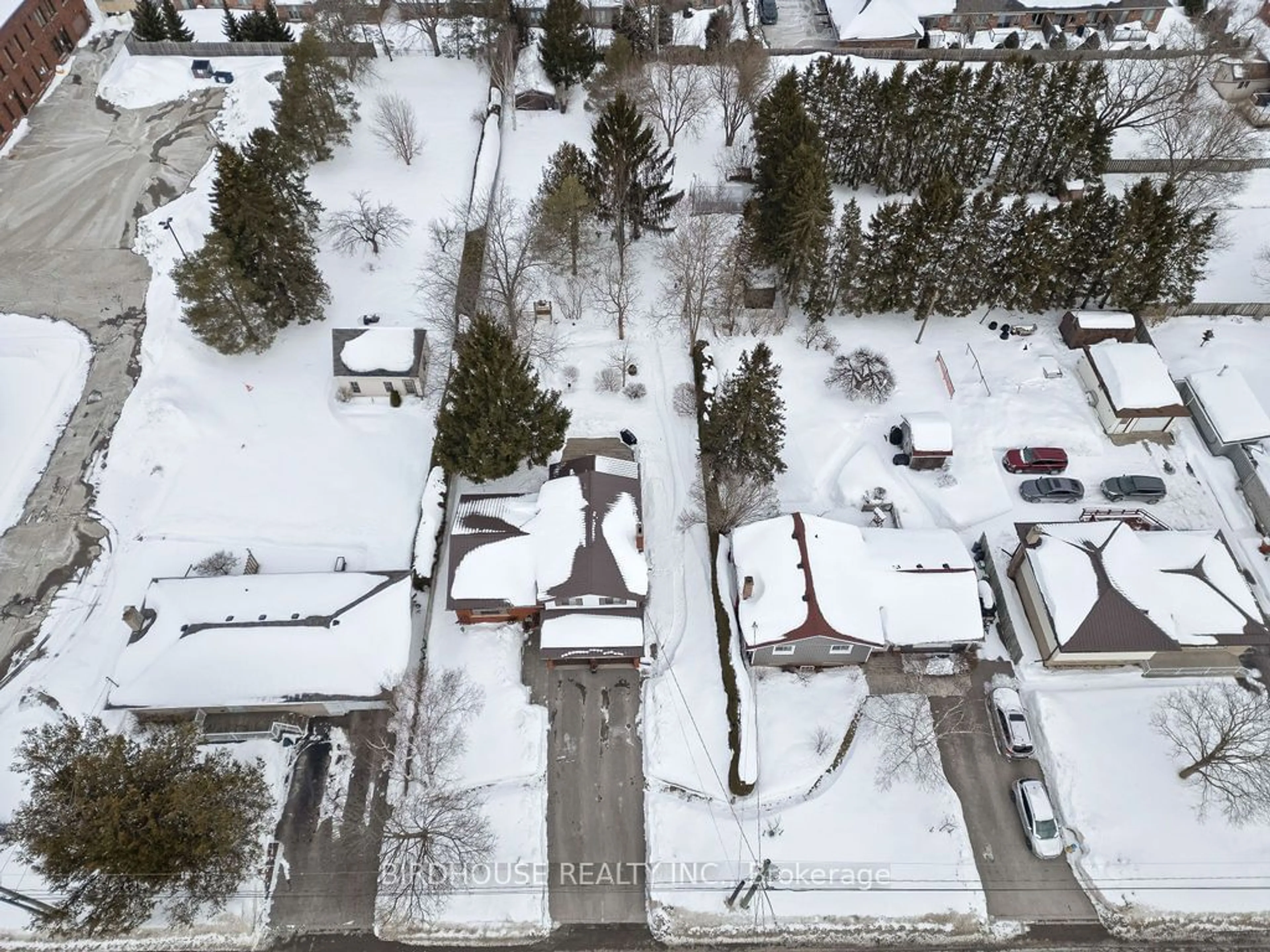 A pic from outside/outdoor area/front of a property/back of a property/a pic from drone, street for 202 Mary St, Kawartha Lakes Ontario K9V 2N8