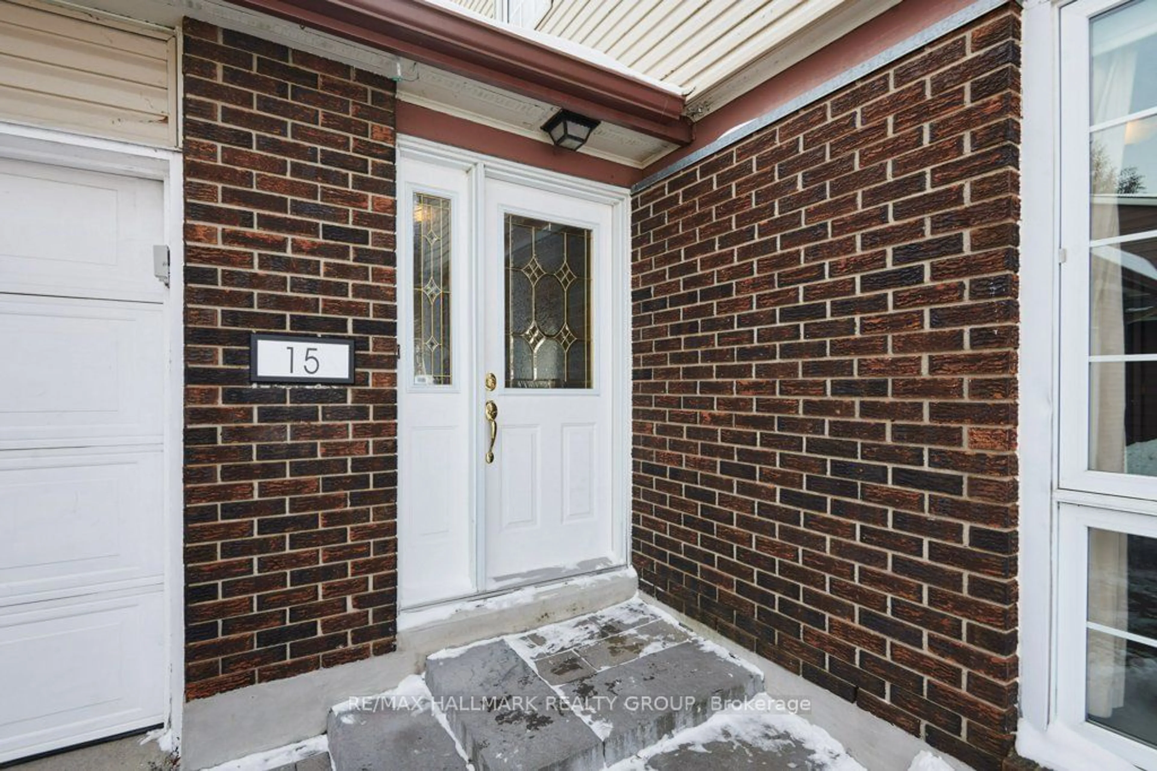 Indoor entryway for 15 Northview Rd, Cityview - Parkwoods Hills - Rideau Shore Ontario K2E 6A6