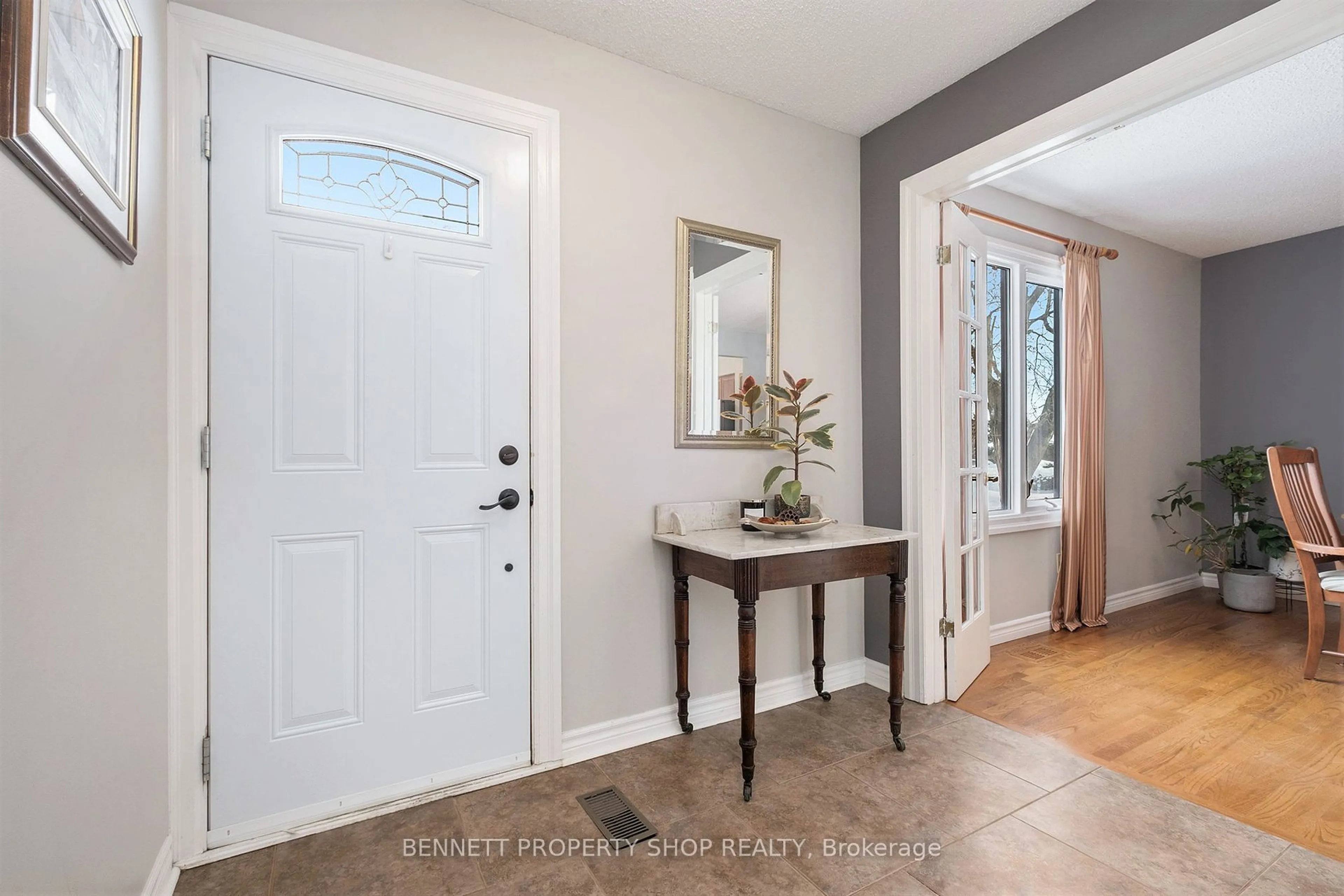 Indoor entryway for 3351 Chilliwack Way, Blossom Park - Airport and Area Ontario K1T 1P4