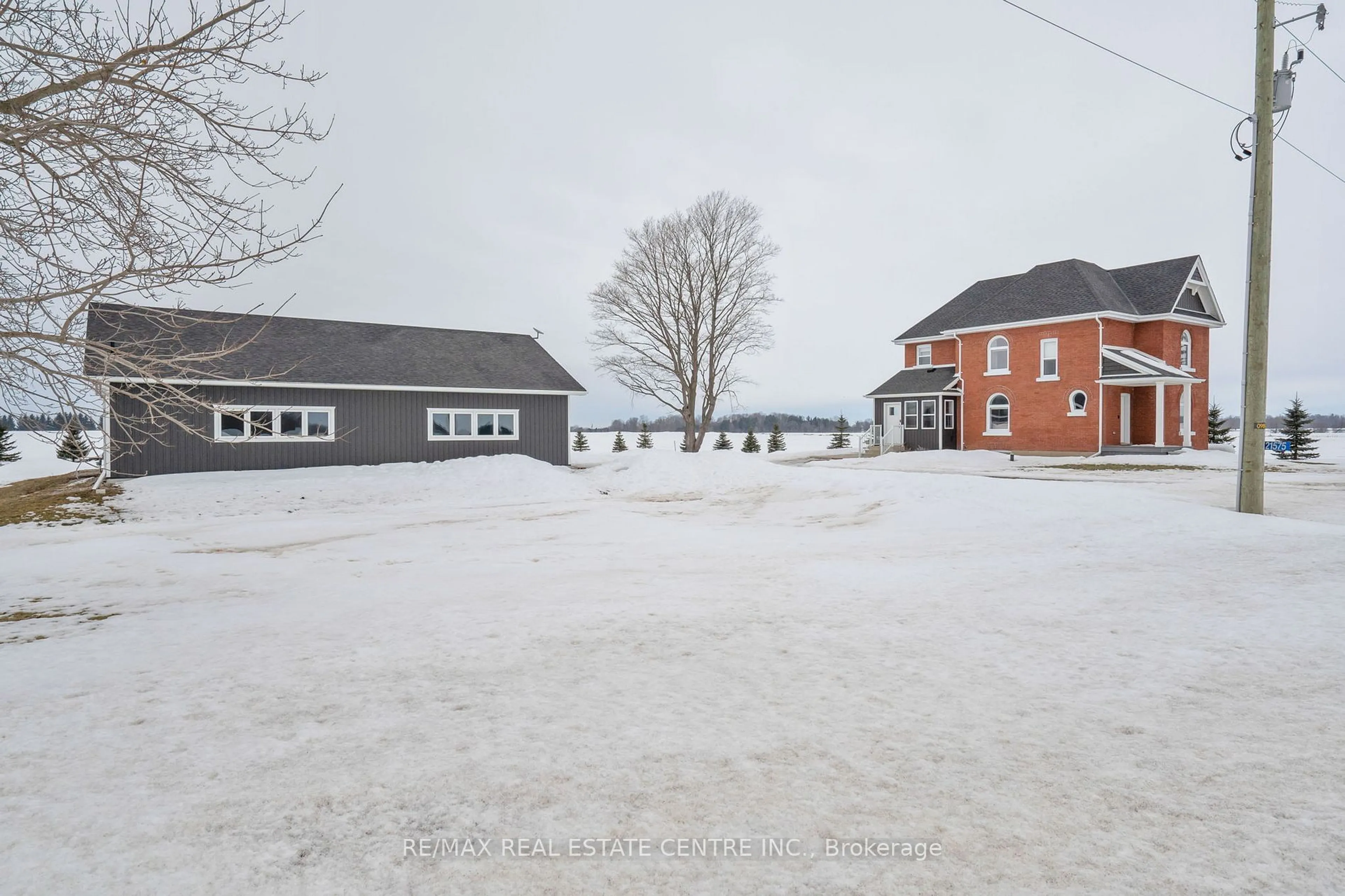 A pic from outside/outdoor area/front of a property/back of a property/a pic from drone, unknown for 21575 Heritage Rd, Thames Centre Ontario N0M 2P0