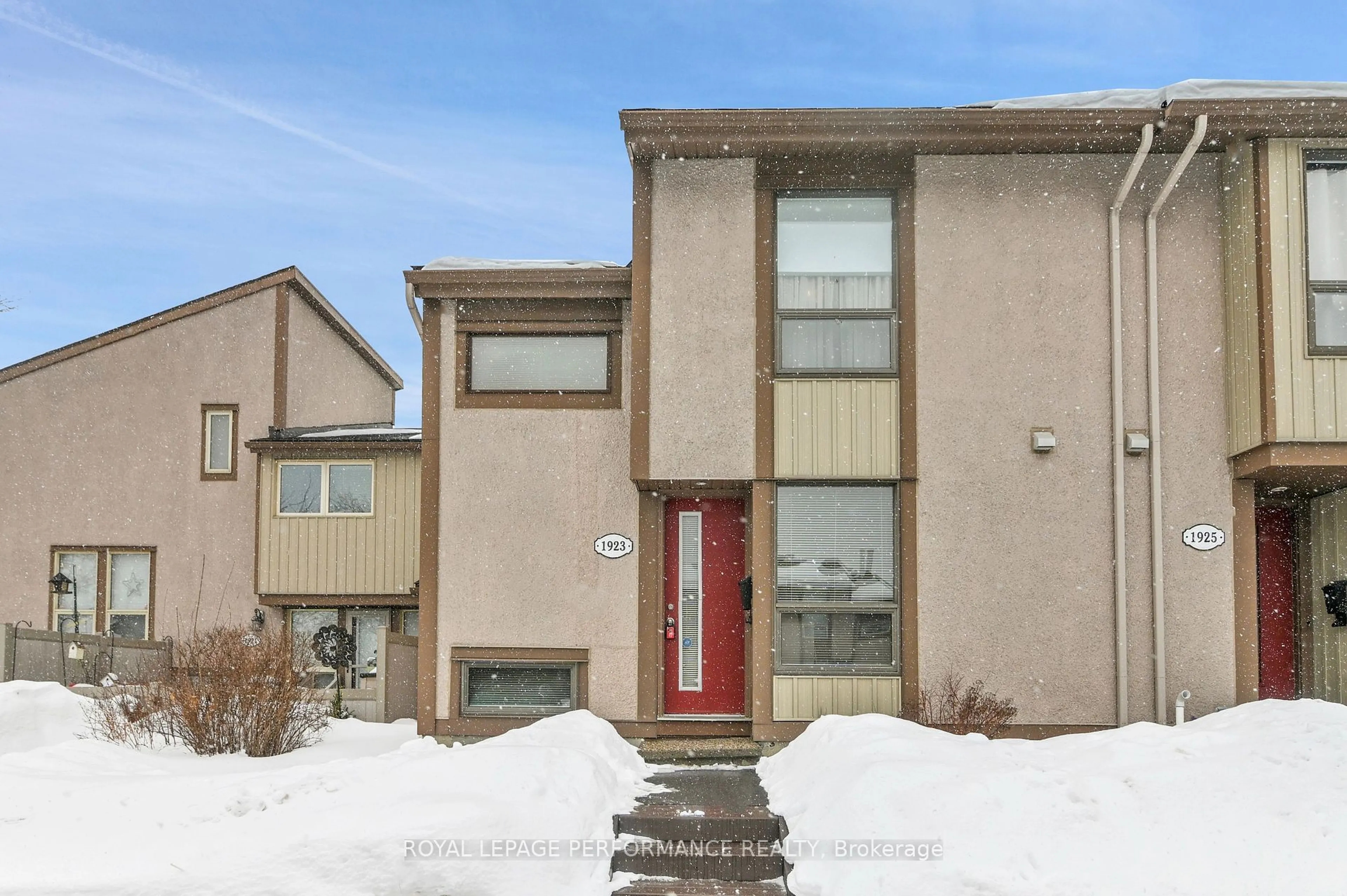 Unknown for 1923 Stonehenge Cres, Ottawa Ontario K1B 4N7