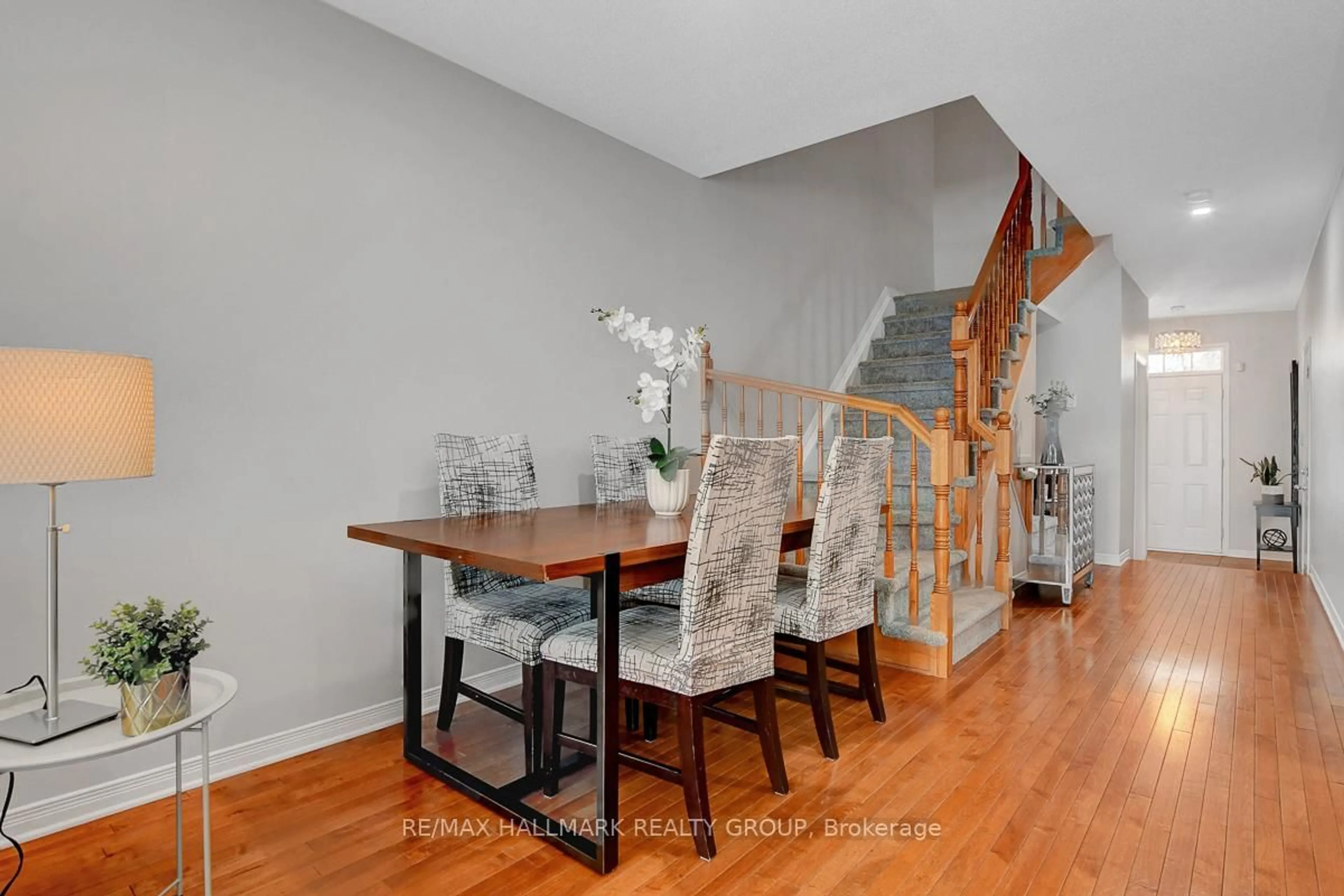 Dining room, wood/laminate floor for 158 Trail Side Circ, Orleans - Cumberland and Area Ontario K4A 5B3