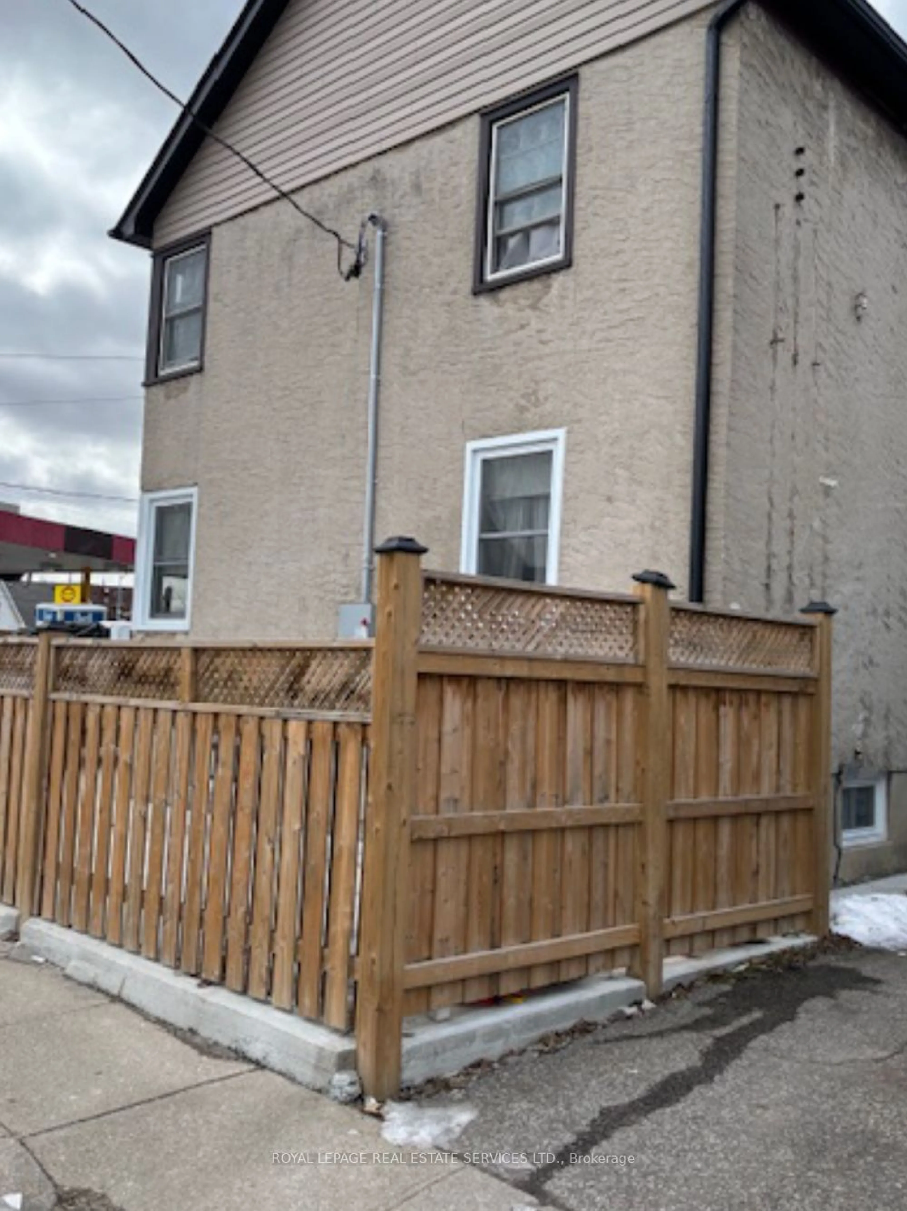 Patio, street for 3 Francis St, St. Catharines Ontario L2R 5B1