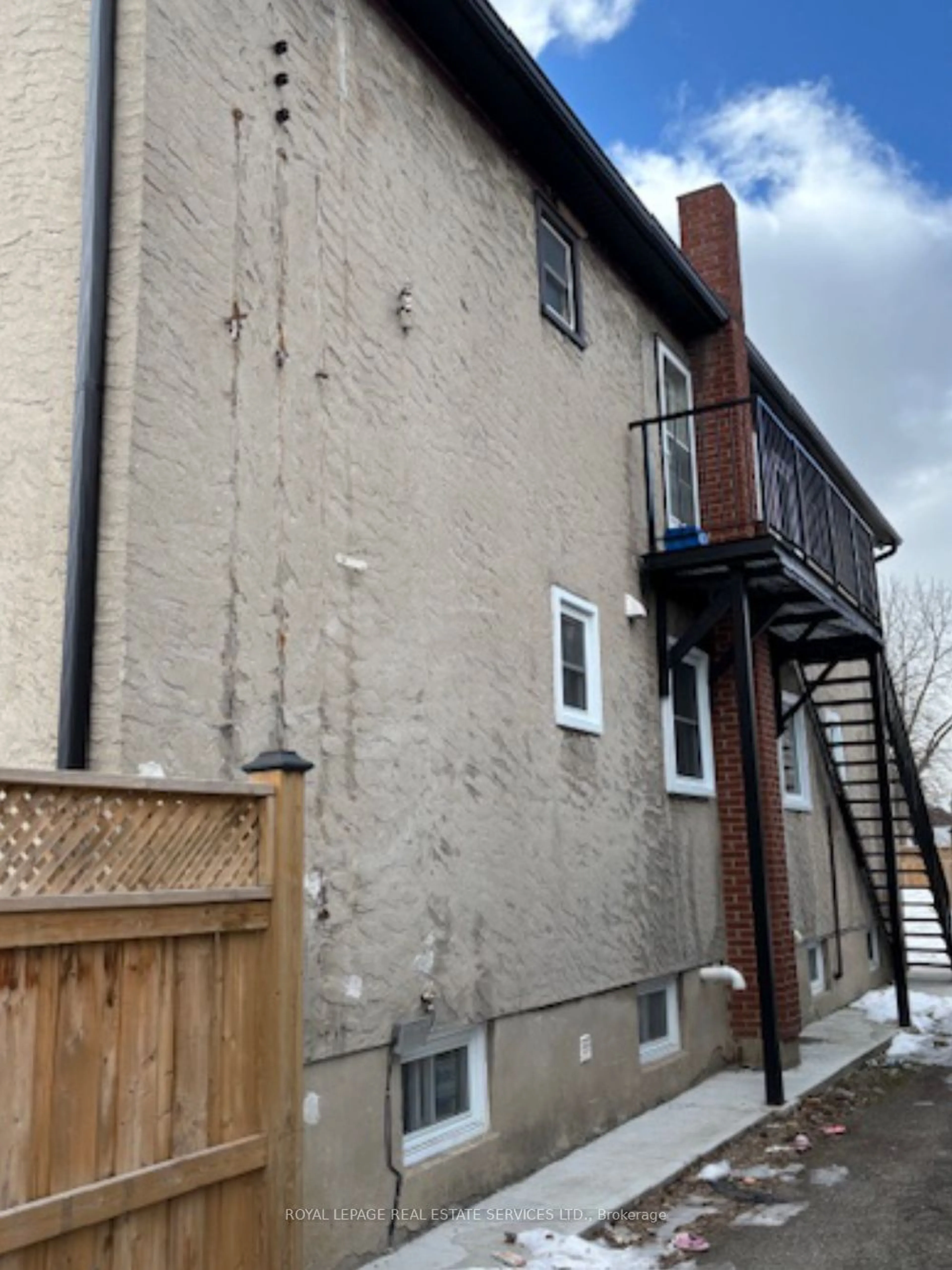 Unknown for 3 Francis St, St. Catharines Ontario L2R 5B1