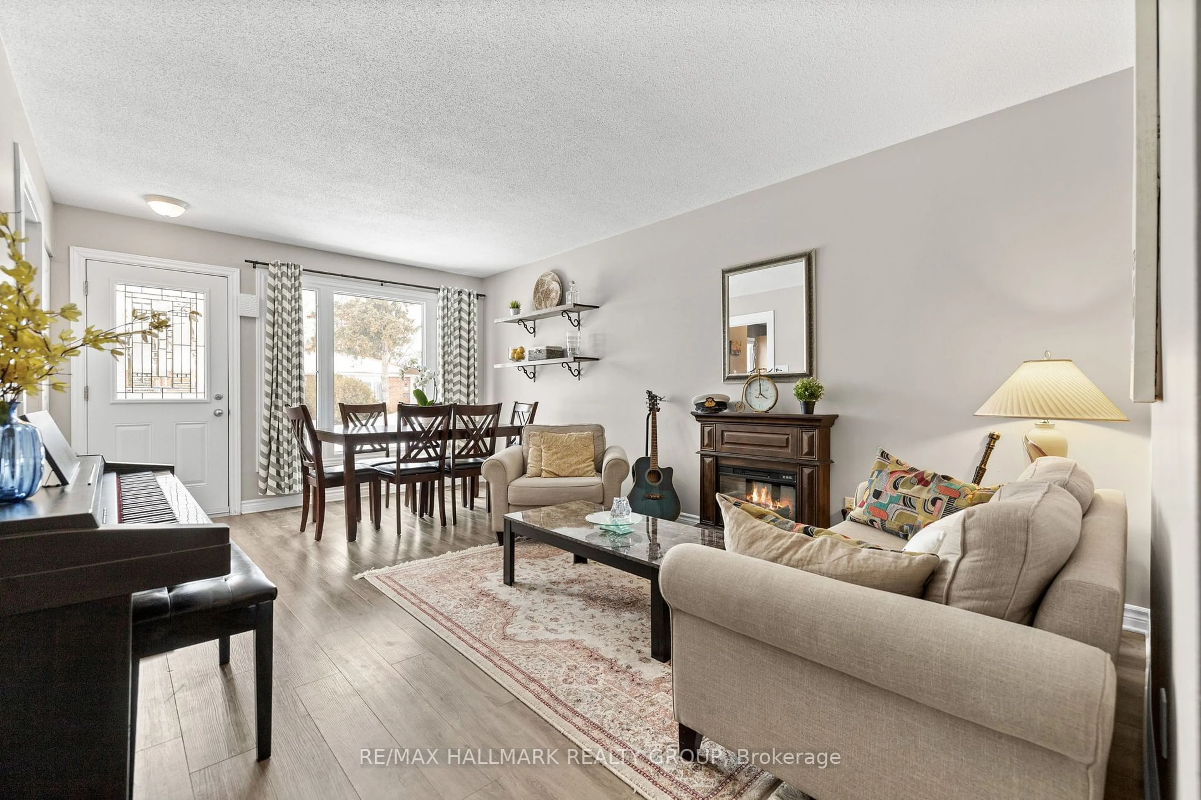 Living room with furniture, unknown for 40 Morton Dr, Kanata Ontario K2L 1X1