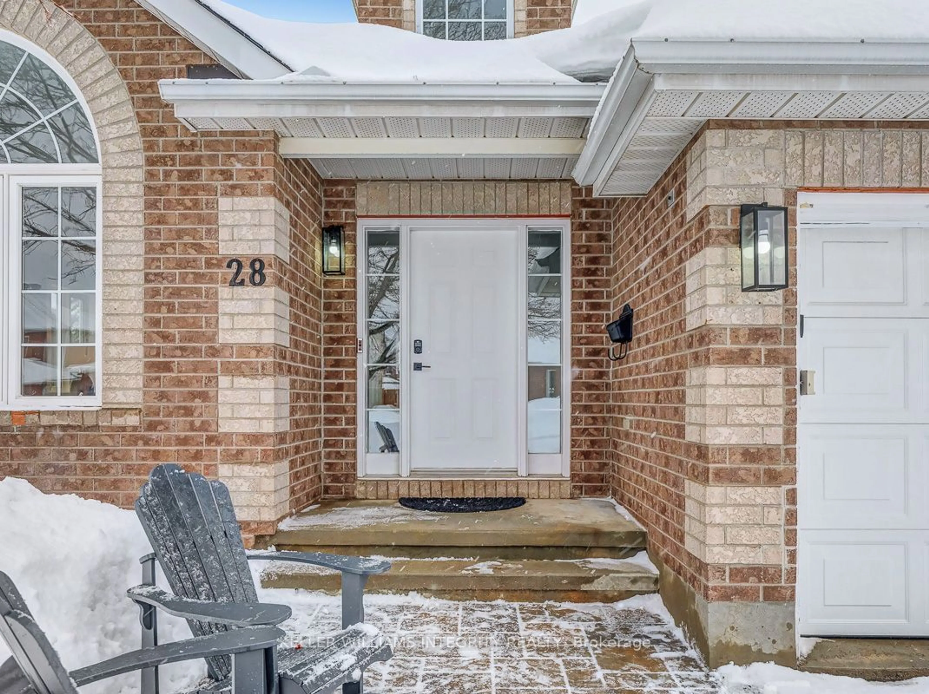 Indoor entryway for 28 Alon St, Stittsville - Munster - Richmond Ontario K2S 1L2