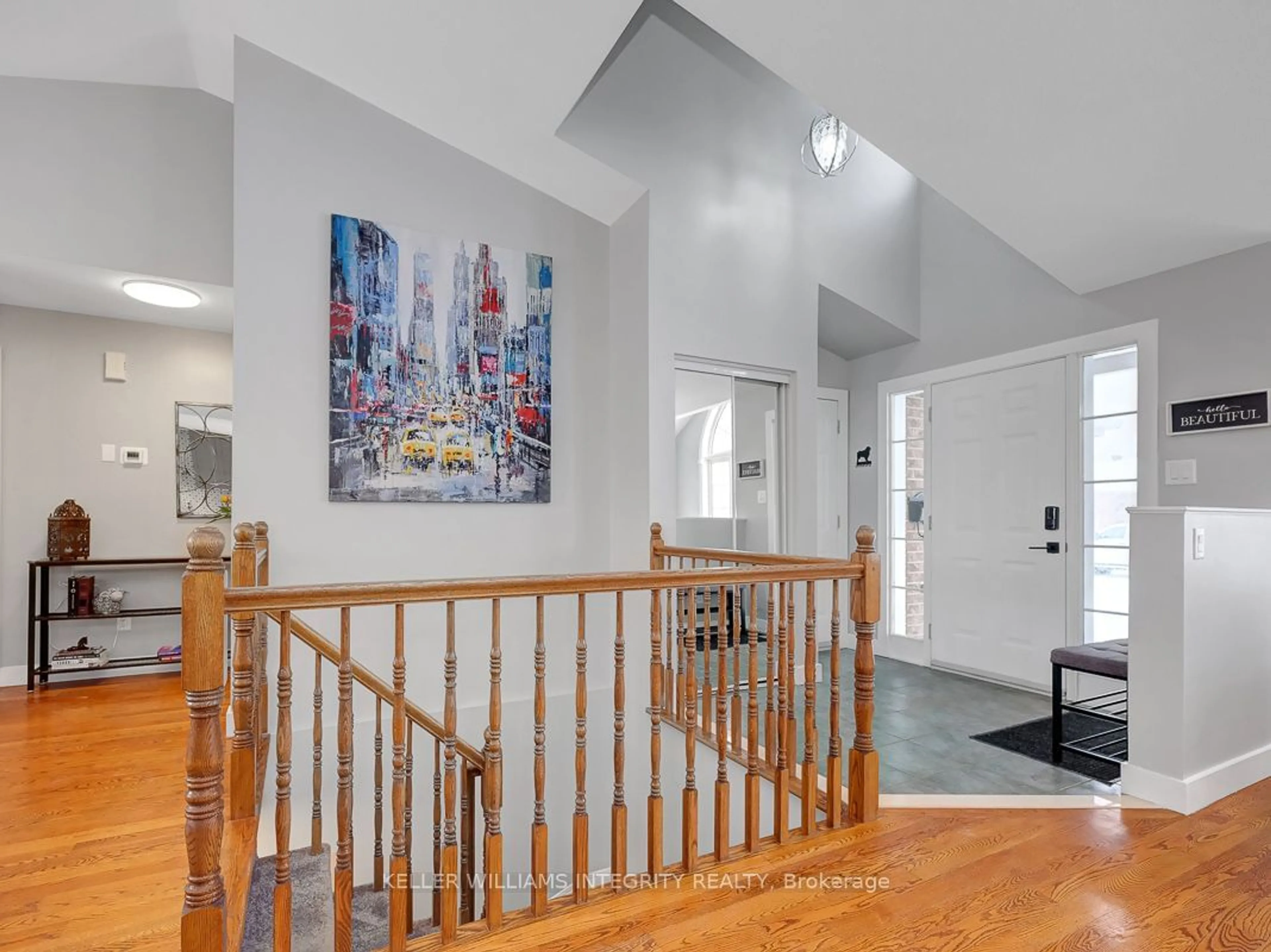 Indoor foyer for 28 Alon St, Stittsville - Munster - Richmond Ontario K2S 1L2